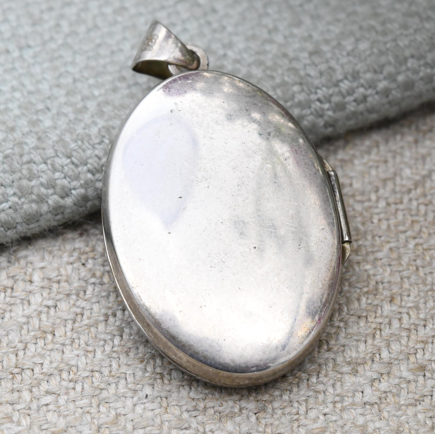 Vintage Sterling Silver Scrolling Locket Pendant - Oval Shape Opening Locket with Engraved and Textured Design | Gift for Pendant Necklace