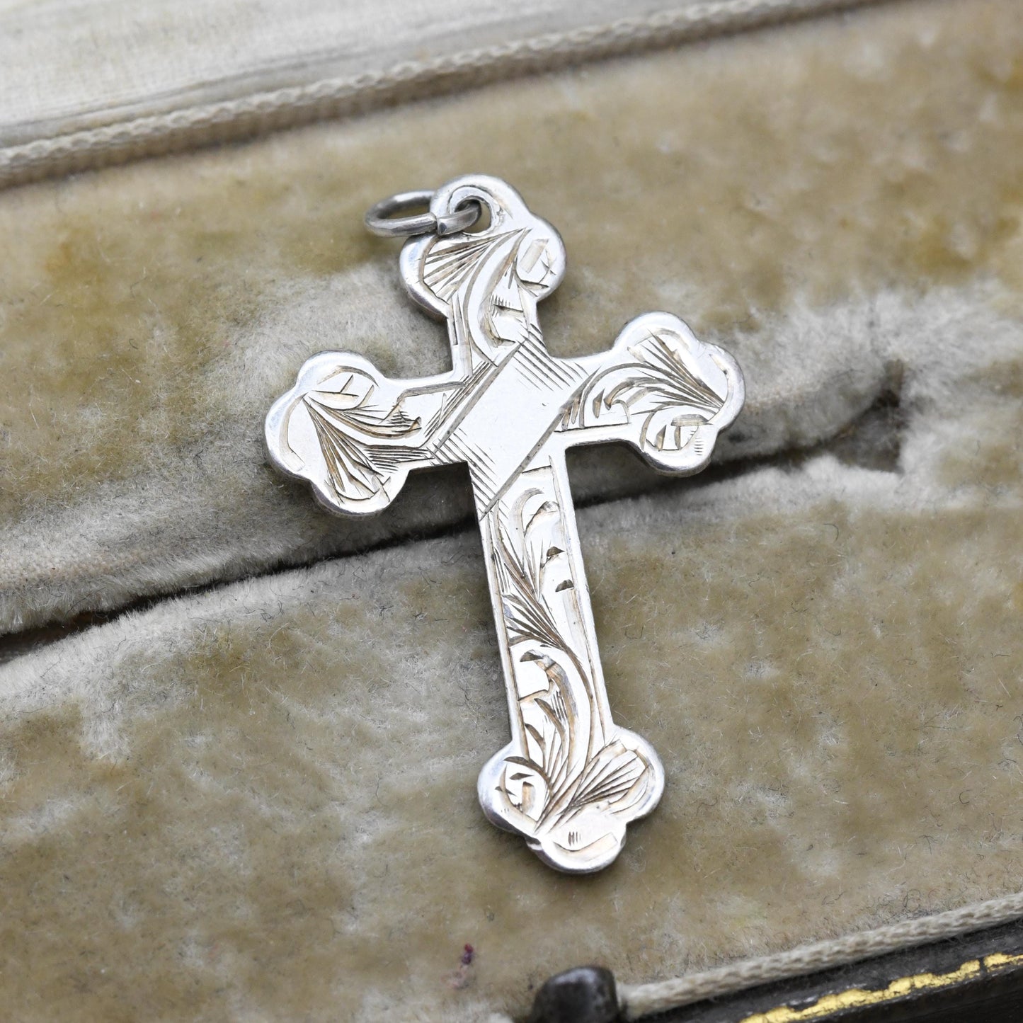 Vintage Sterling Silver Cross Pendant - Trefoil Floral Etching Design | Cross Bottony | Gift for Christian Pendant Baptism Christening