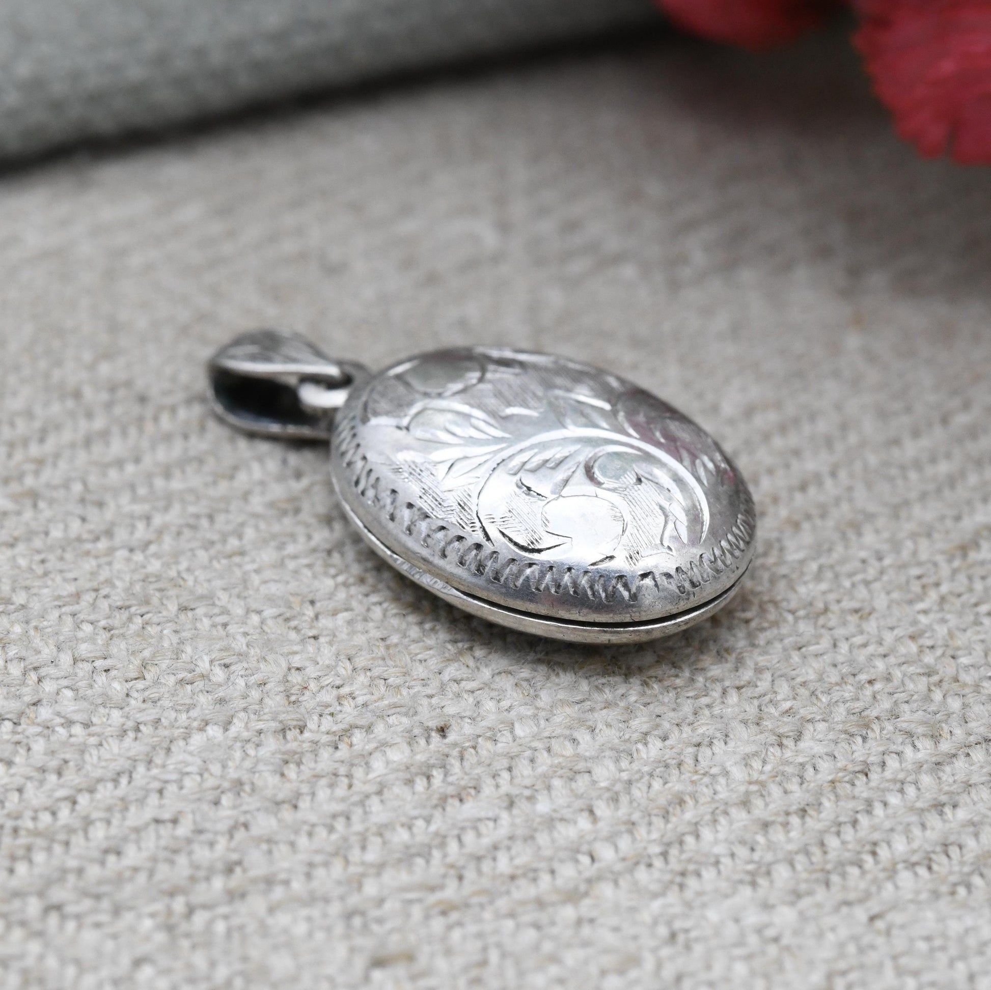 Vintage Sterling Silver Locket Pendant with Engraved Floral Design - Oval Locket Necklace for Chunky Chain | Sweet Jewellery Gift for Her