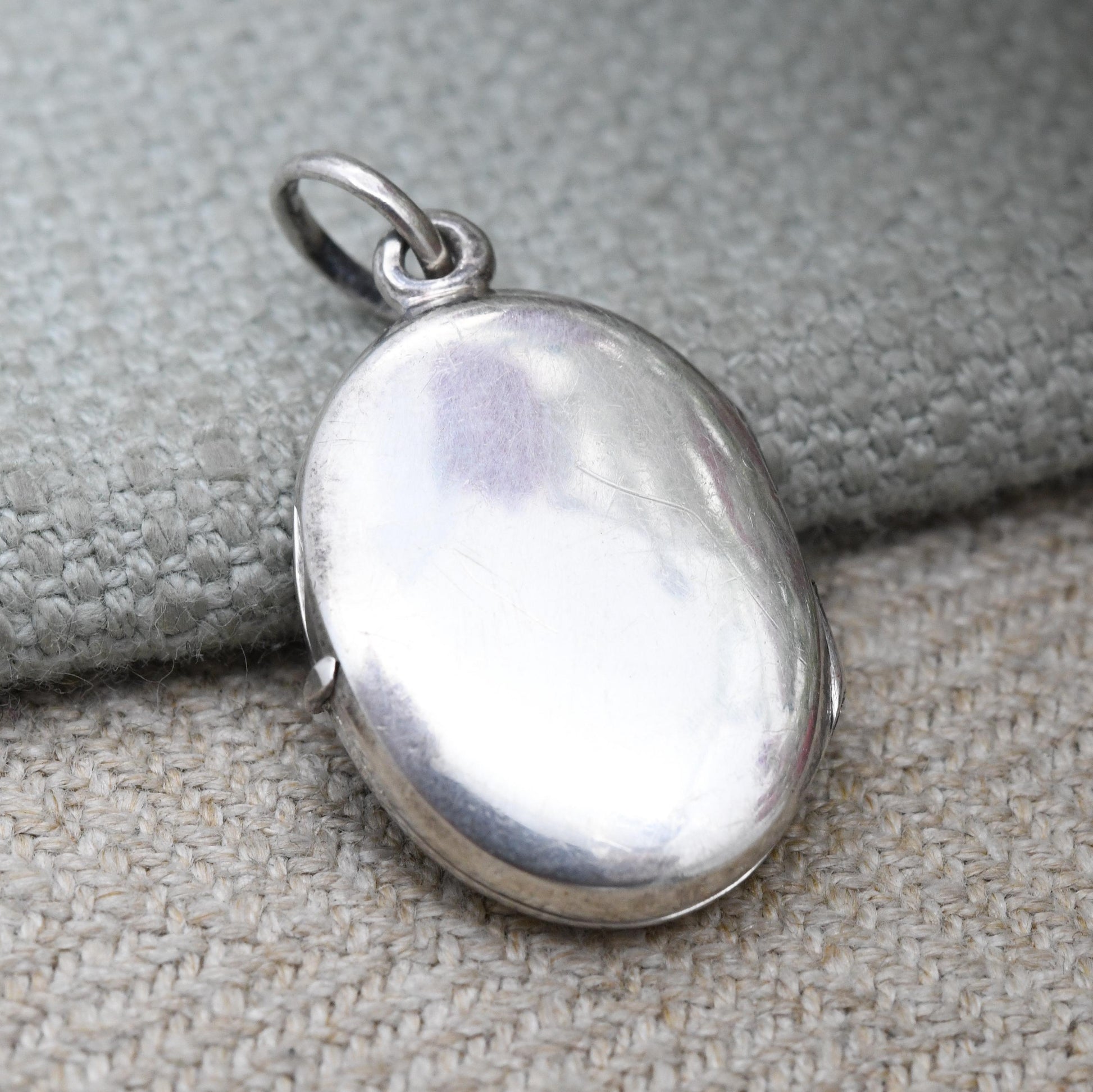 Vintage Sterling Silver Locket Pendant - Small Oval Shape Locket | Pretty Gift for Her | Charm Necklace Stack