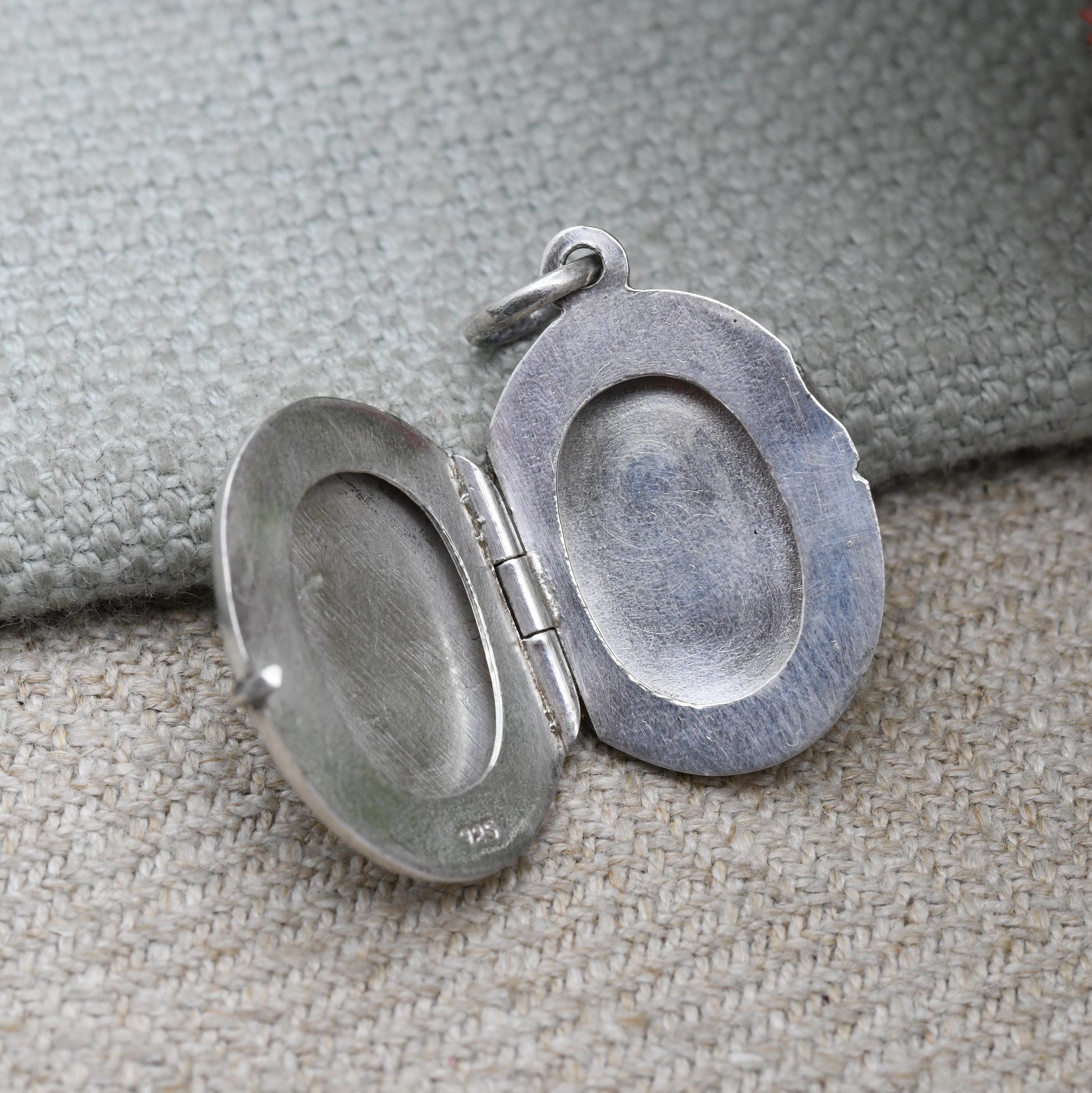 Vintage Sterling Silver Locket Pendant - Small Oval Shape Locket | Pretty Gift for Her | Charm Necklace Stack
