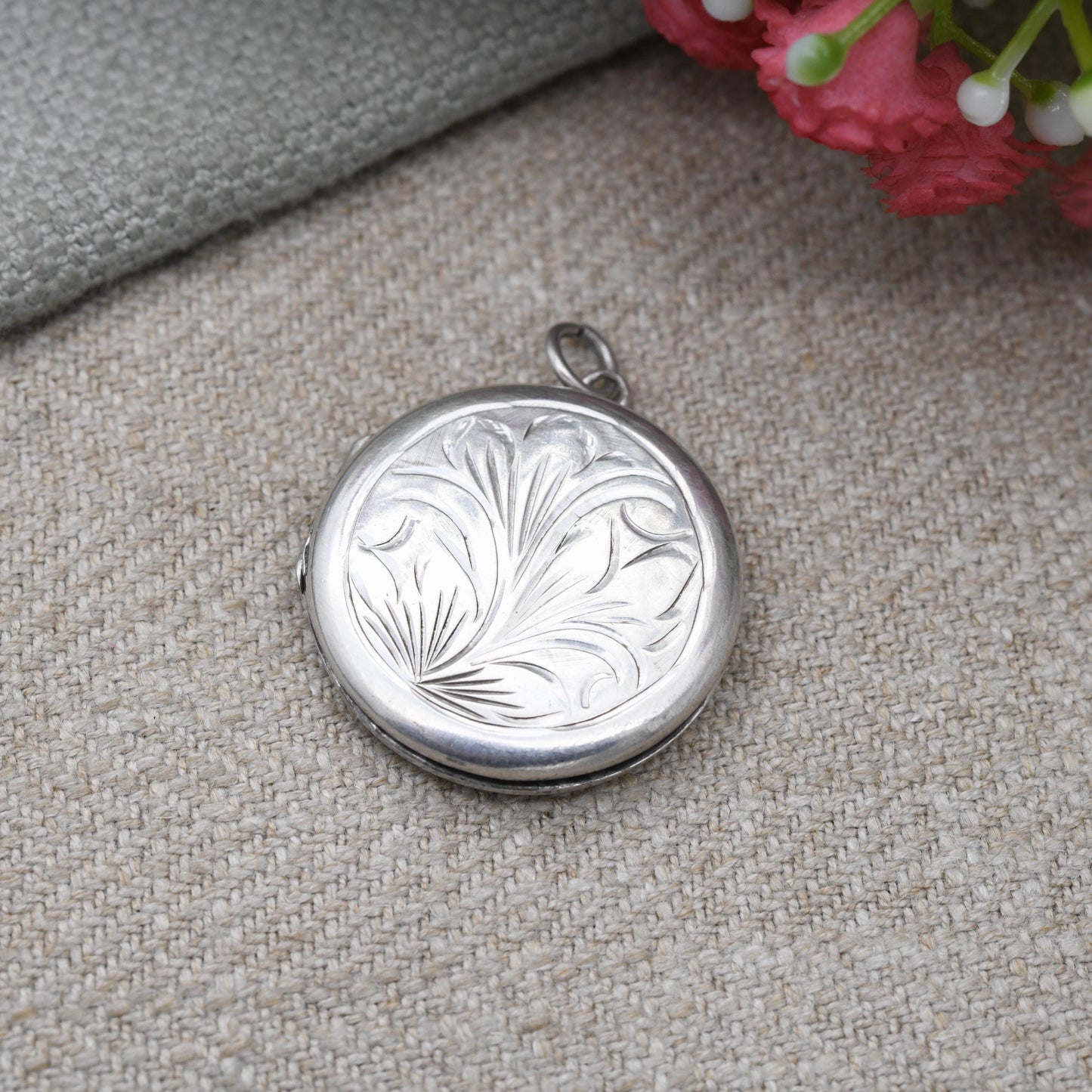 Vintage Sterling Silver Locket Pendant with Flower Engraving - Circle Shape | Scrolling Floral Decoration | Pretty Gift for Her
