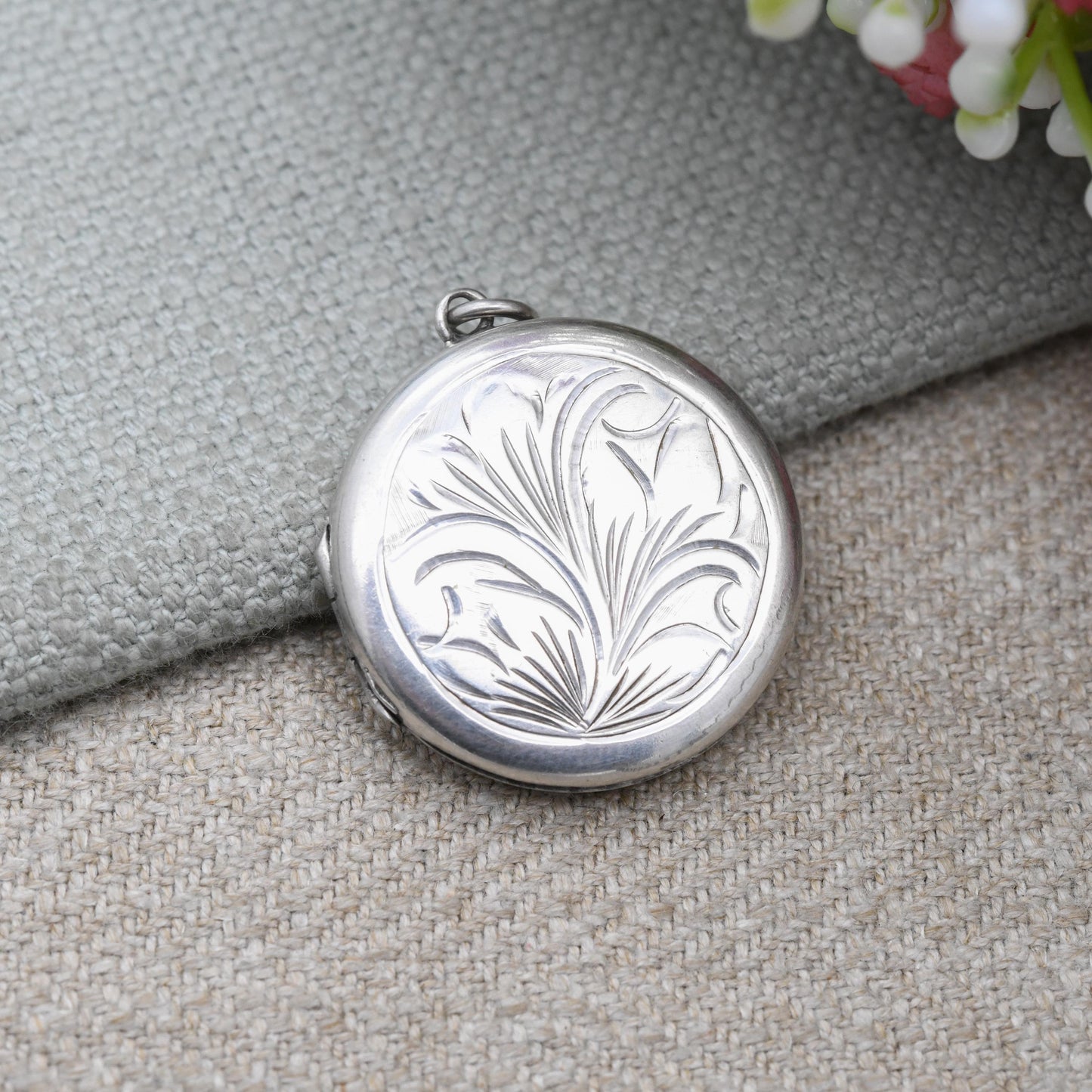 Vintage Sterling Silver Locket Pendant with Flower Engraving - Circle Shape | Scrolling Floral Decoration | Pretty Gift for Her