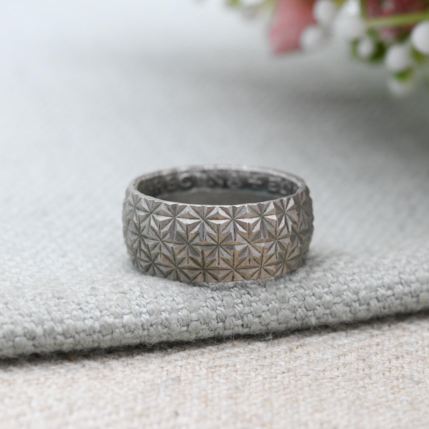 Vintage 1961 Coin Band Ring Two Shillings - Unusual Diamond Cut Star Pattern Band | Hidden Secret Words | UK Size - K 1/2 | US Size - 5 1/2