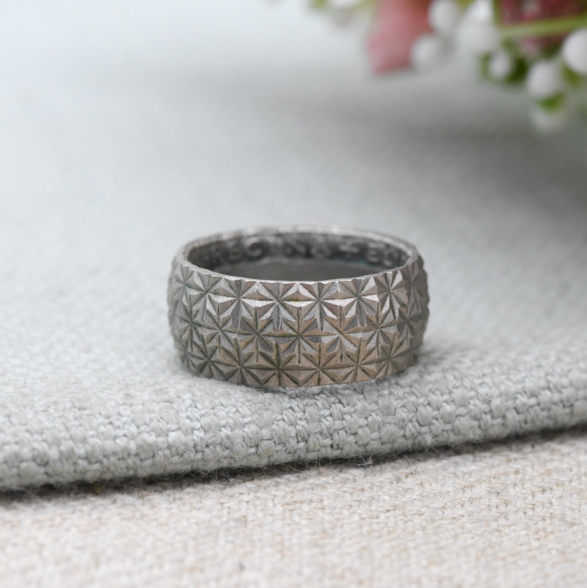 Vintage 1961 Coin Band Ring Two Shillings - Unusual Diamond Cut Star Pattern Band | Hidden Secret Words | UK Size - K 1/2 | US Size - 5 1/2