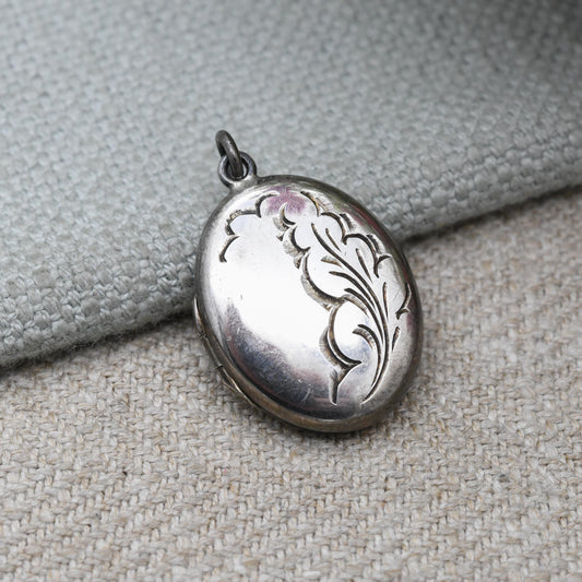 Vintage Sterling Silver Floral Locket Pendant - Small Oval Shape Locket | Pretty Gift for Her | Charm Necklace Stack