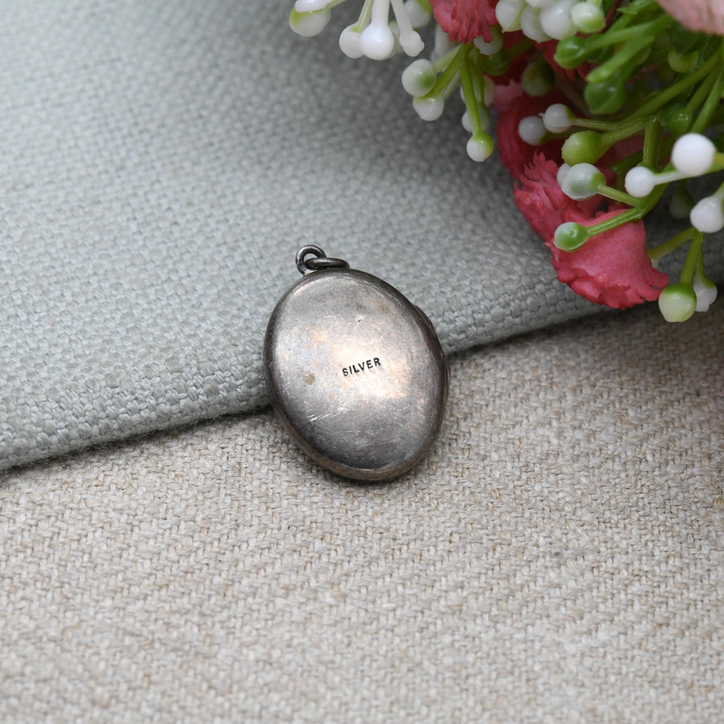 Vintage Sterling Silver Floral Locket Pendant - Small Oval Shape Locket | Pretty Gift for Her | Charm Necklace Stack