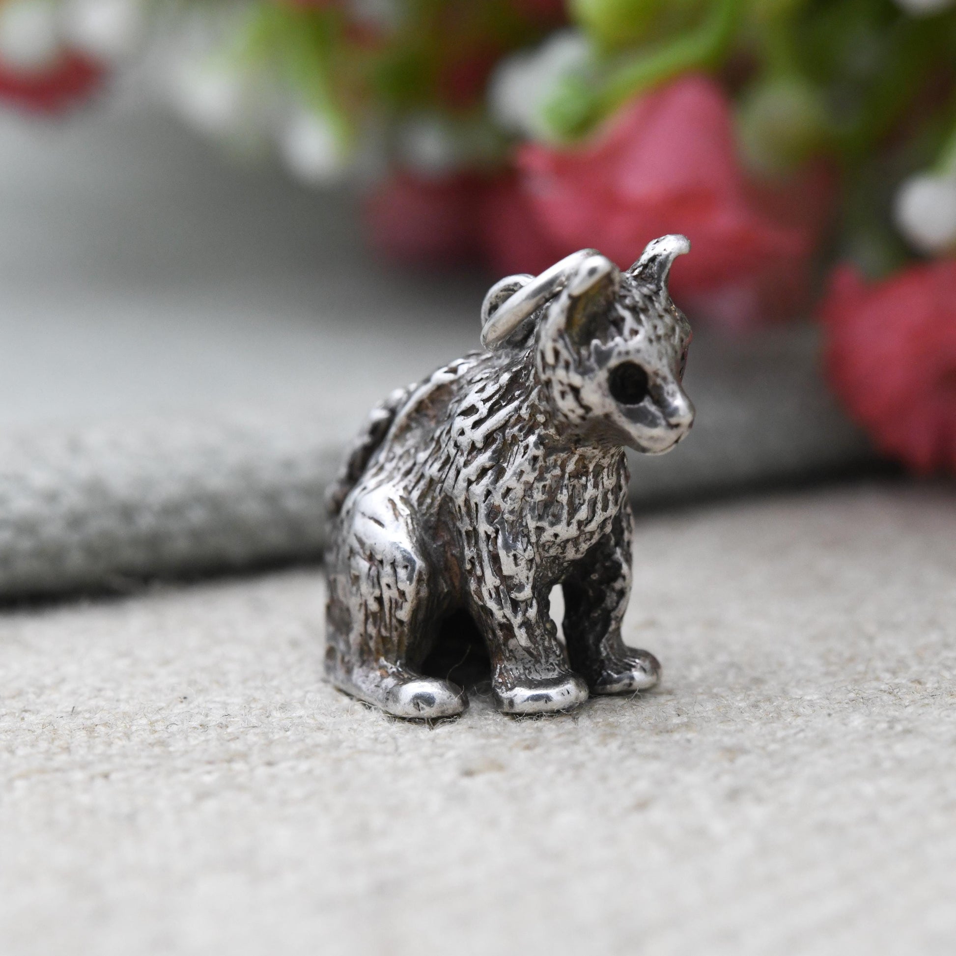 Vintage Sterling Silver Cat Charm with Green Eye - Crouching Feline Pendant | Vintage Animal Jewellery | Gift for Charm Bracelet Chain