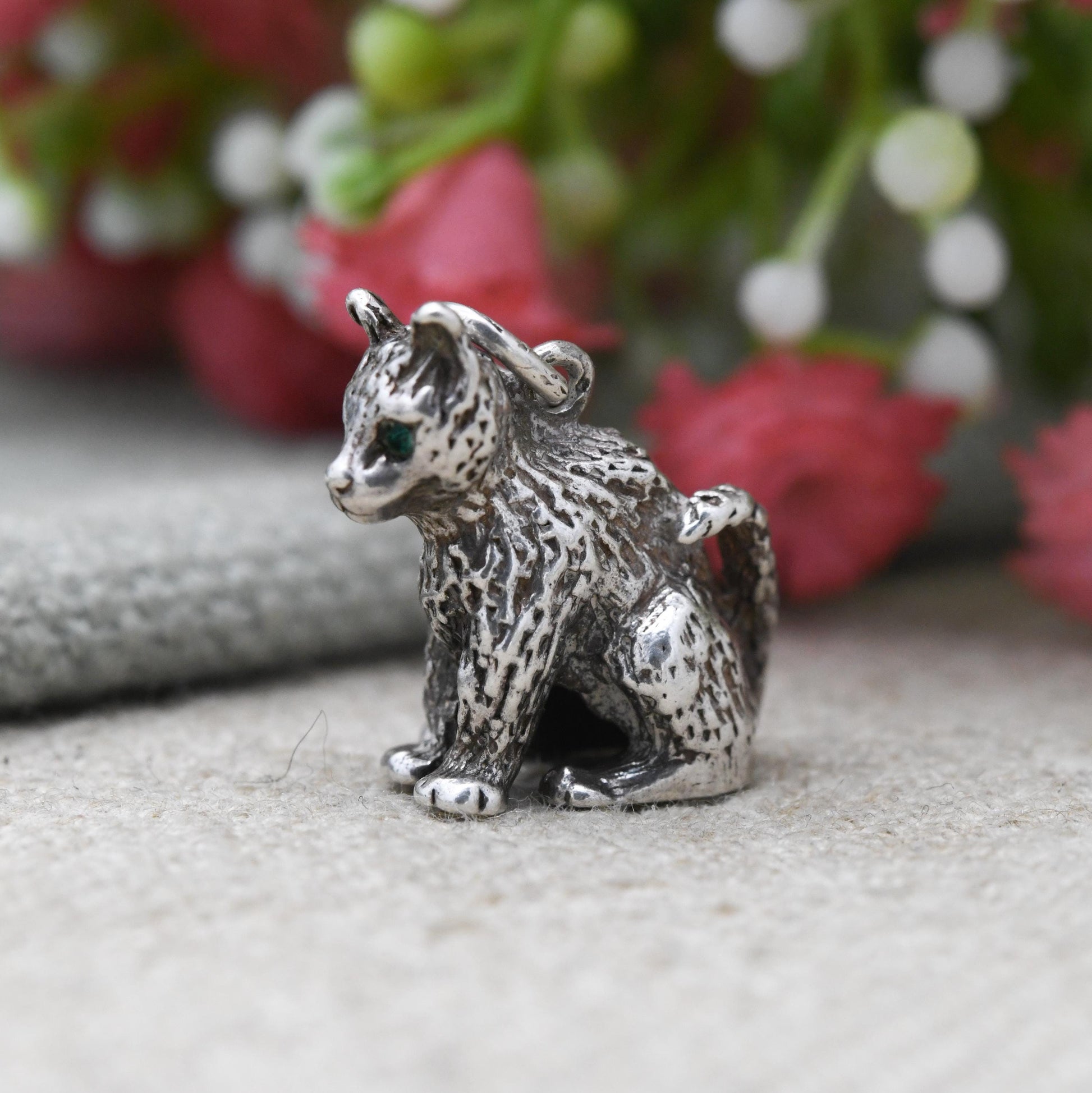 Vintage Sterling Silver Cat Charm with Green Eye - Crouching Feline Pendant | Vintage Animal Jewellery | Gift for Charm Bracelet Chain