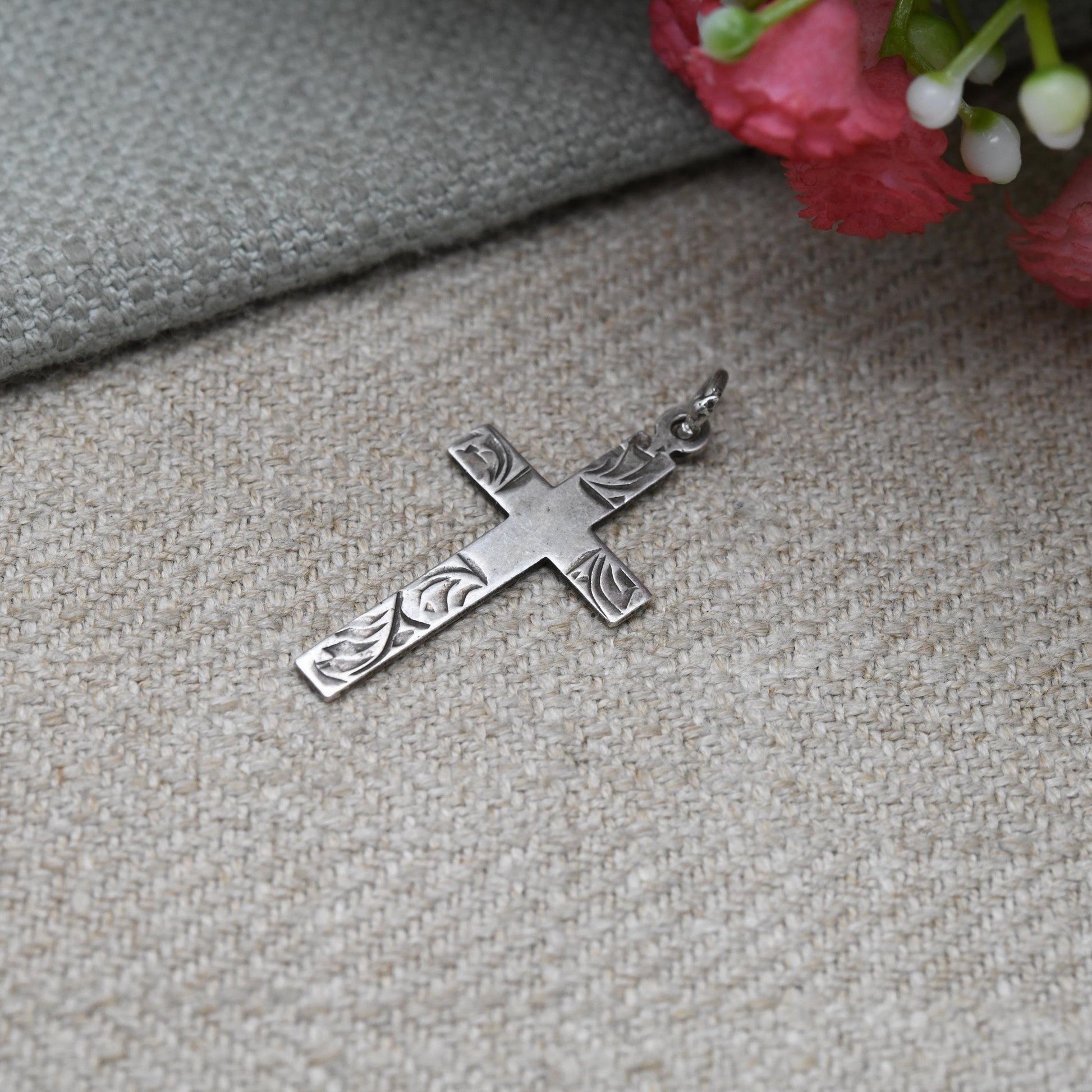 Vintage Sterling Silver Floral Cross Pendant - Textured Floral Engraving | Vintage Religious Jewellery | Gift for Charm Necklace