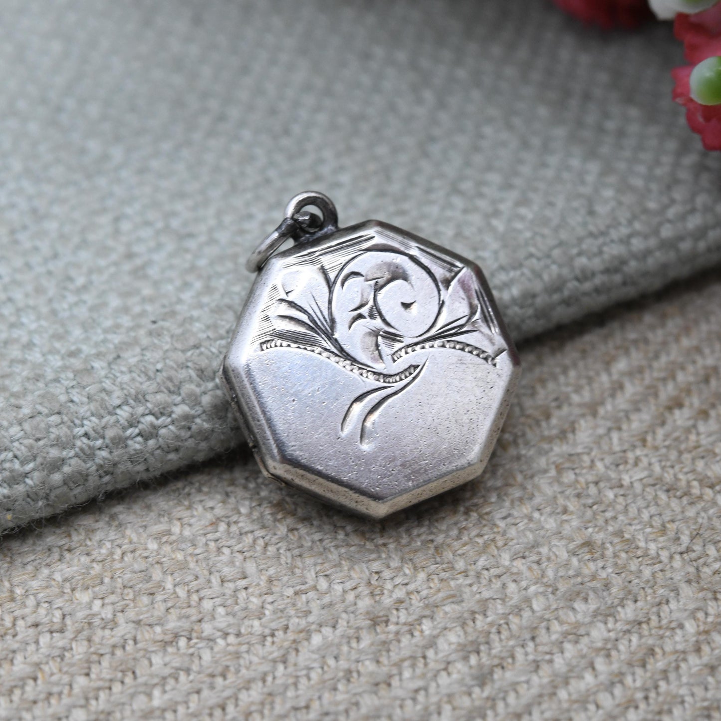 Vintage Sterling Silver Locket Pendant with Flower Engraving - Octagonal Scrolling Floral Decoration | Pretty Gift for Her
