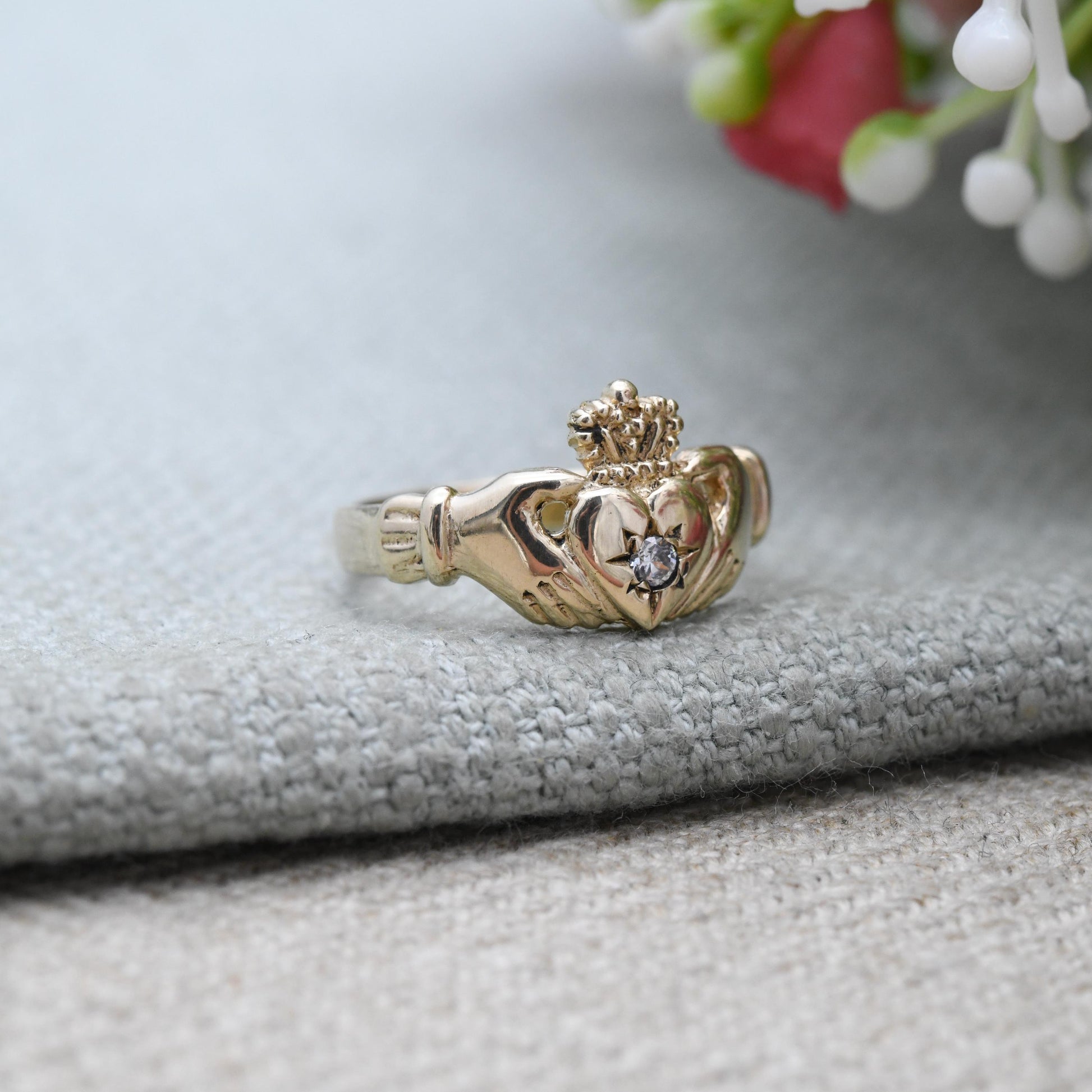 Vintage 9ct Gold Claddagh Ring - Clear Stone | Hands Holding Heart | Symbol of Love | Loyalty & Friendship | UK Size - H 1/2 | US Size 4 1/4