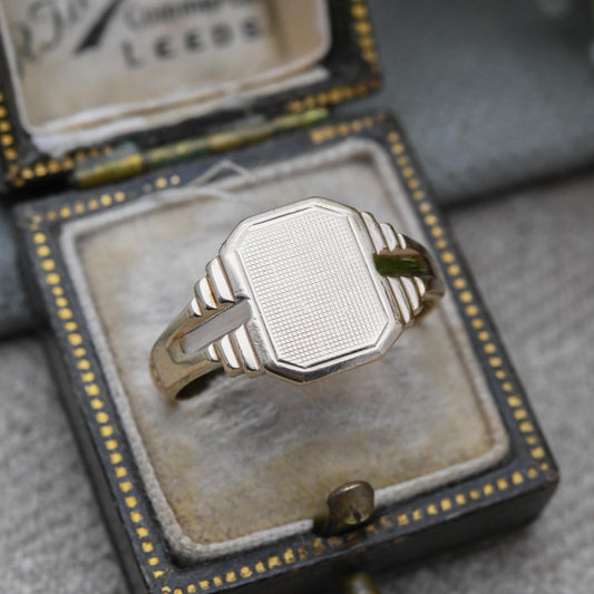 Vintage 9ct Gold Signet Ring 1950s T&B - Textured | Unisex Everyday Solid Gold Jewellery | Gift for Him | UK Size - R 1/2 | US Size - 9 1/4