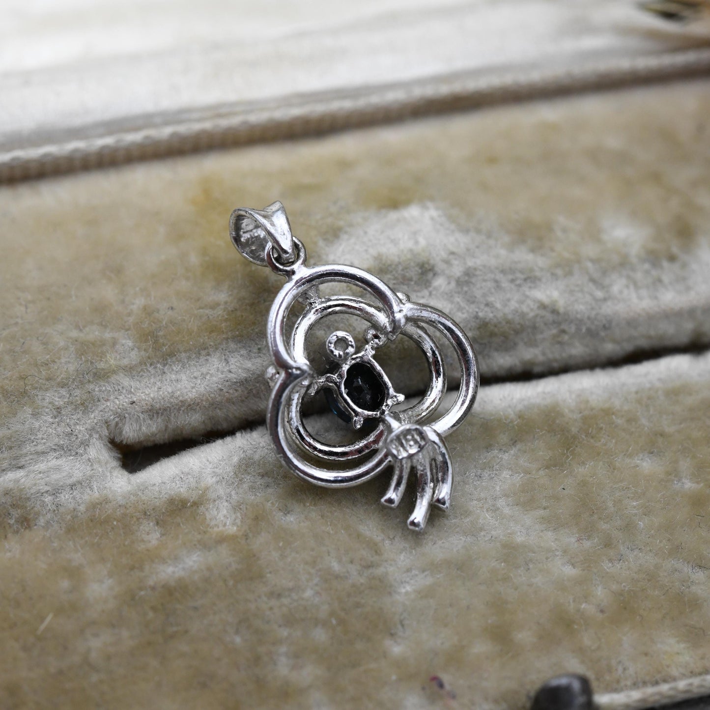 Vintage 18ct White Gold Sapphire Diamond Pendant - Three Leaf Clover Shape Minimalist Gemstone Charm