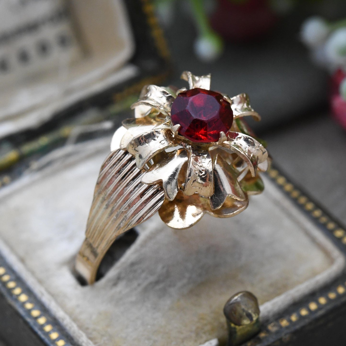Vintage Italian 18ct Gold Paste Flower Ring c. 1960s Mid-Century Statement Jewellery | UK Size P 1/2 | US Size 8