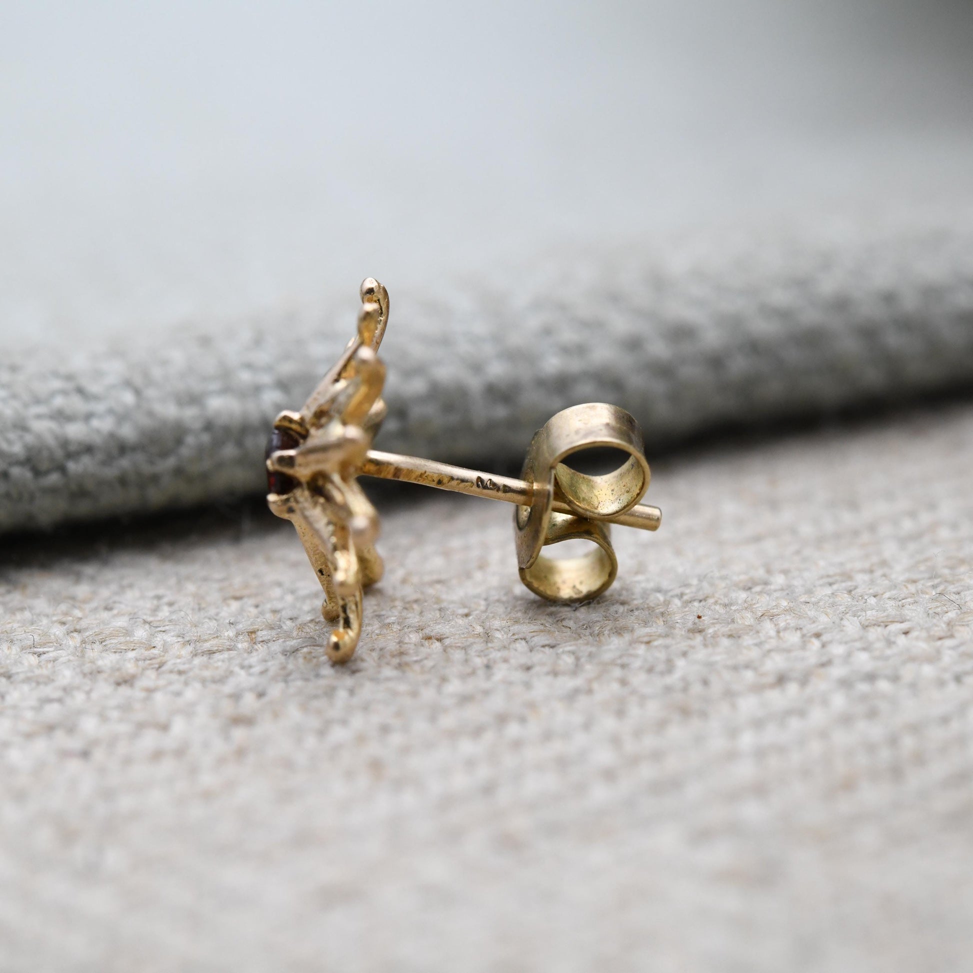 Vintage 9ct Gold Garnet Star Stud Earrings - Red Gemstone Starburst | Gold Birthday Gift | Butterfly Back | Everyday Stud Earrings