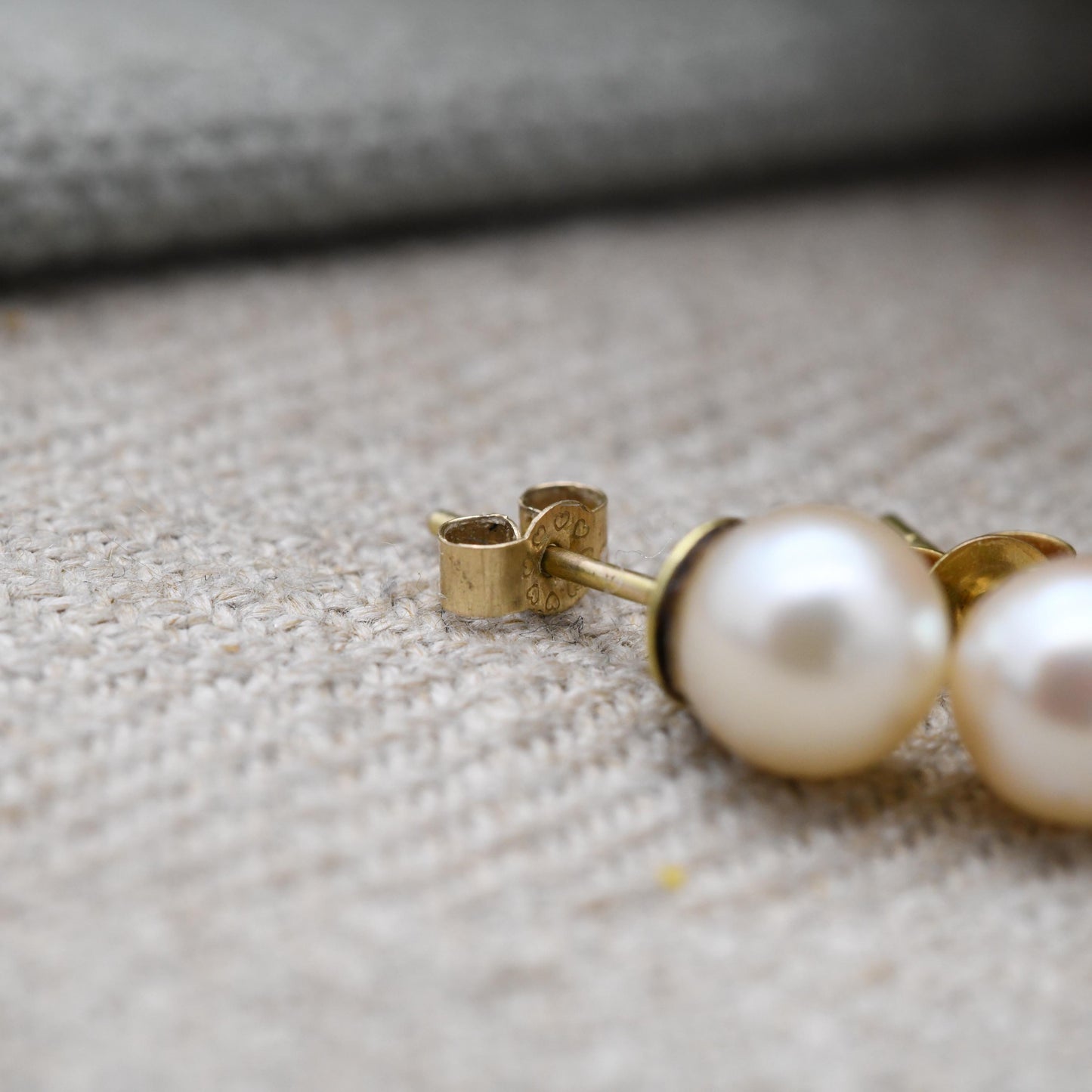 Vintage 9ct Gold Pearl Stud Earrings 7mm - Large Minimalist White Cultured Pearl Round Push Back Earrings | Everyday Jewellery Gift for Her