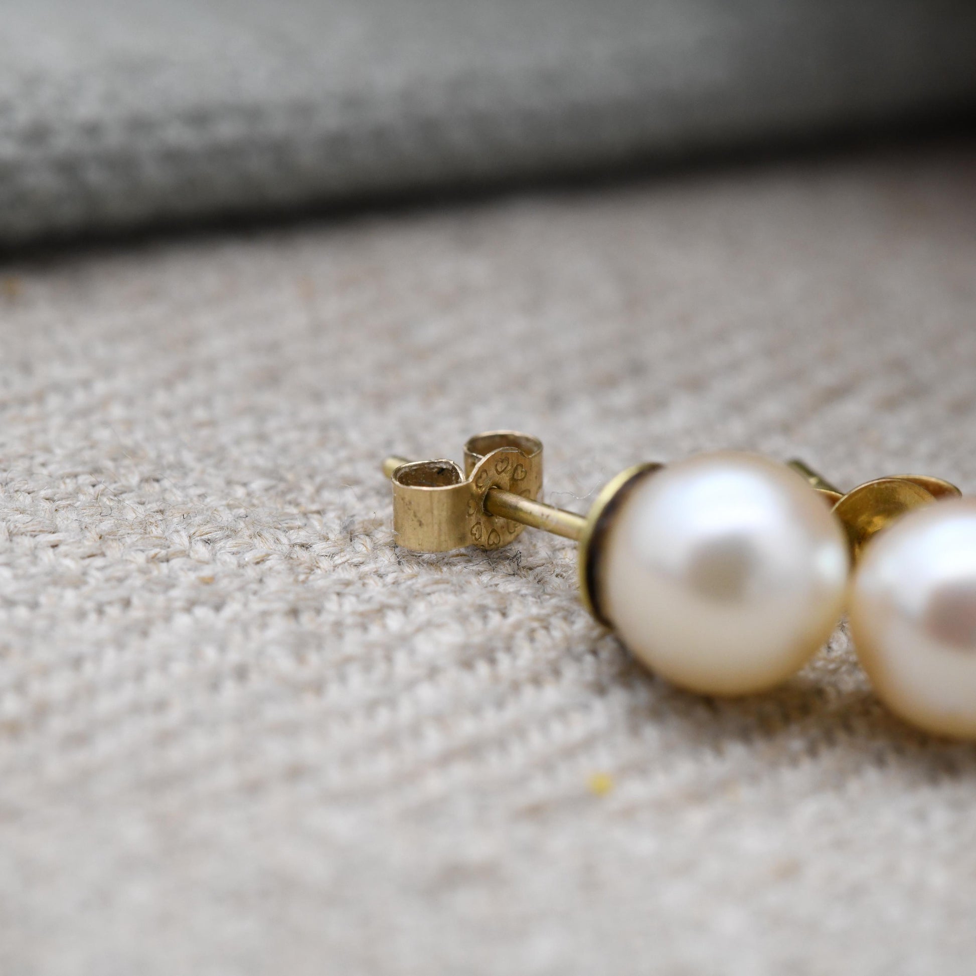 Vintage 9ct Gold Pearl Stud Earrings 7mm - Large Minimalist White Cultured Pearl Round Push Back Earrings | Everyday Jewellery Gift for Her