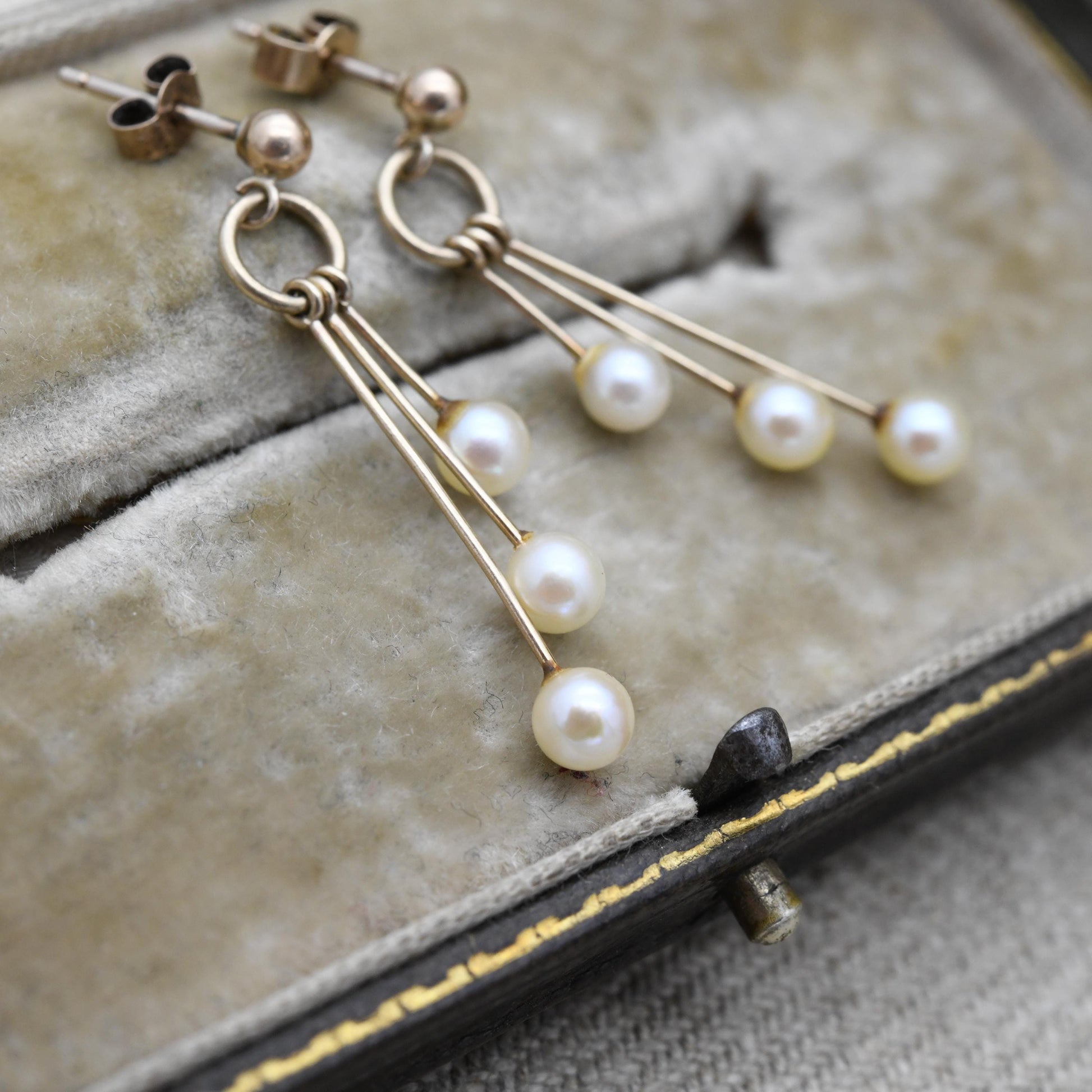 Vintage 9ct Gold Graduating Pearl Drop Earrings - Gold Dangle Stud Earrings | Pale Pink Round Ball Drops | Gift for Her