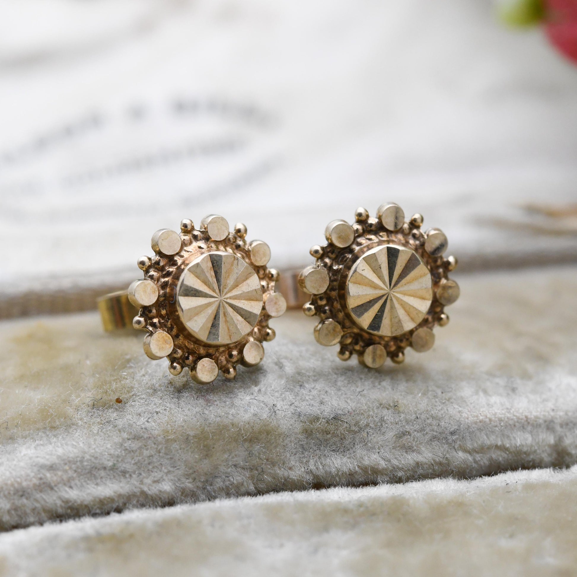 Vintage 9ct Gold Diamond Cut Geometric Circle Stud Earrings - Diamond Cut Minimal Yellow Gold Studs | Delicate Gold Jewellery Gift for Her