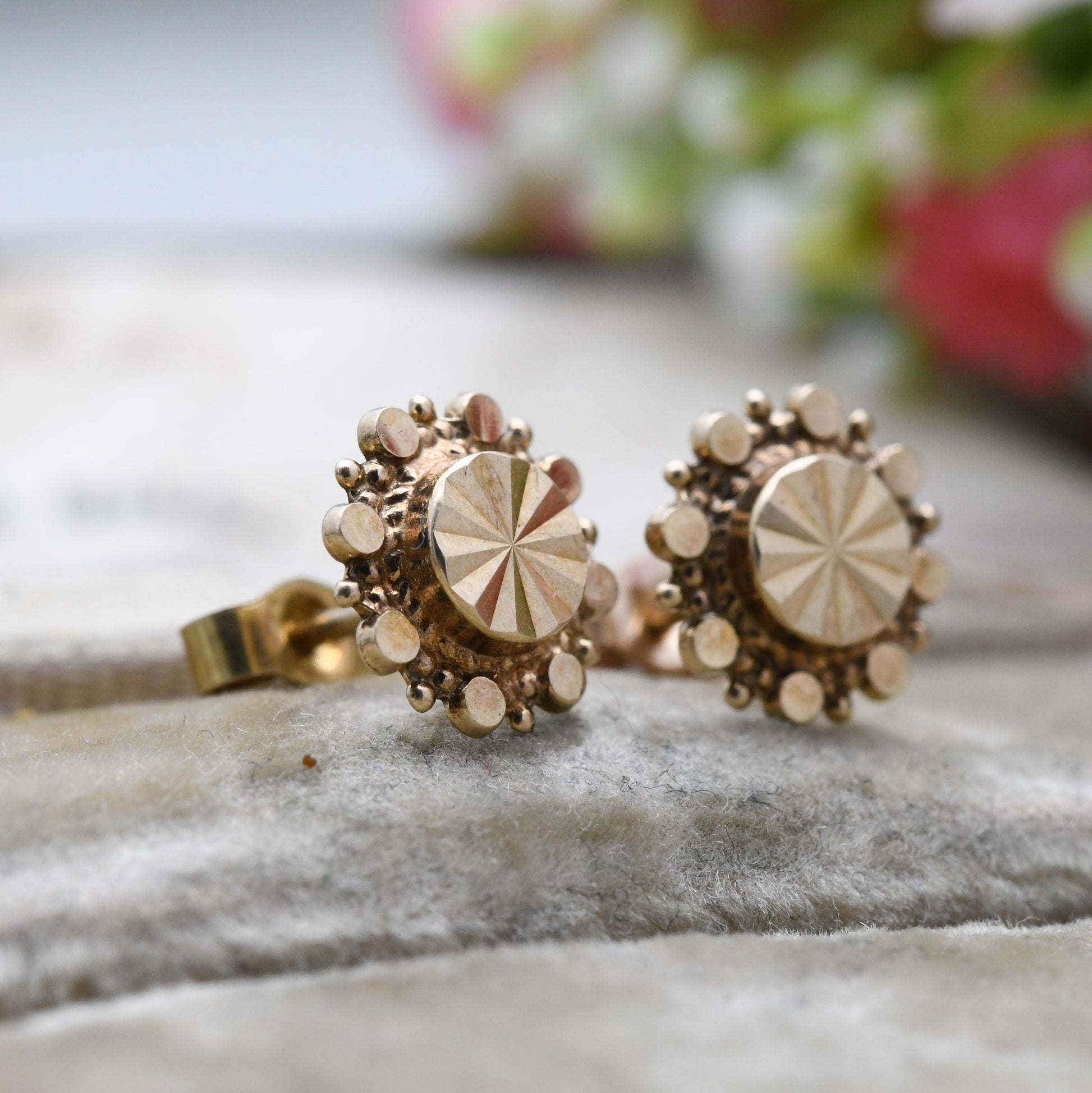 Vintage 9ct Gold Diamond Cut Geometric Circle Stud Earrings - Diamond Cut Minimal Yellow Gold Studs | Delicate Gold Jewellery Gift for Her