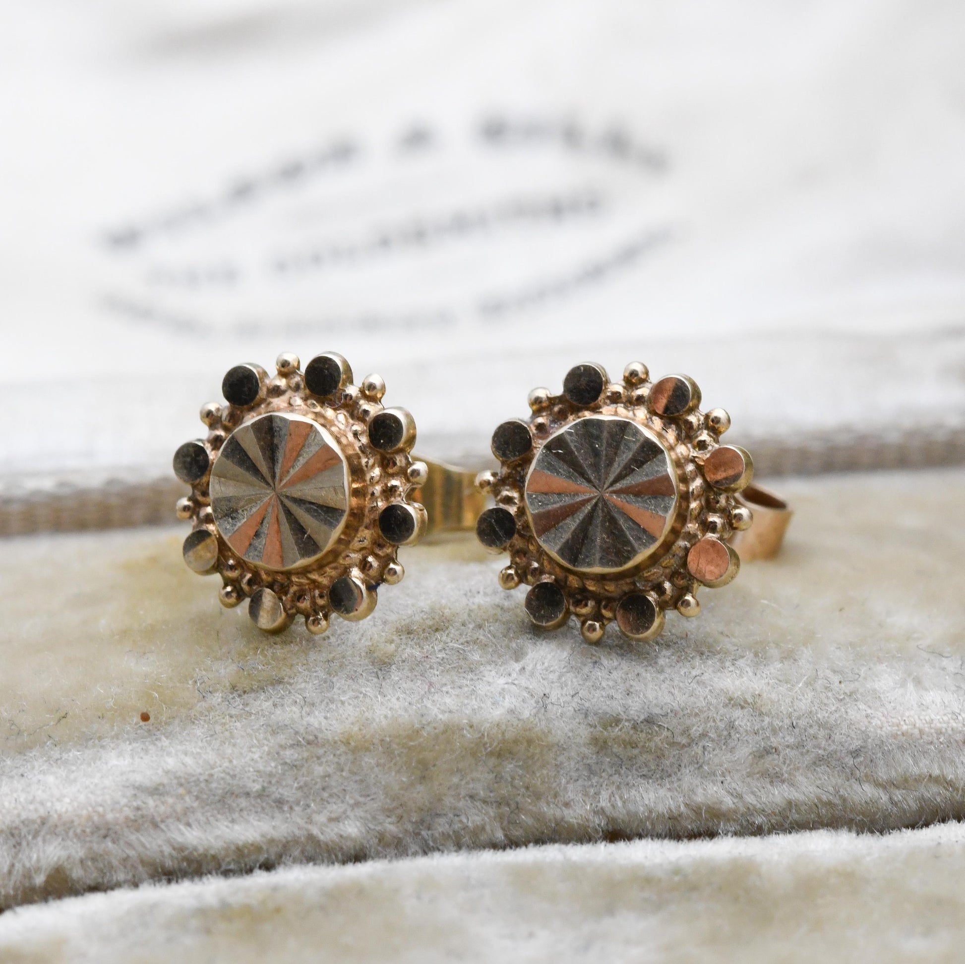 Vintage 9ct Gold Diamond Cut Geometric Circle Stud Earrings - Diamond Cut Minimal Yellow Gold Studs | Delicate Gold Jewellery Gift for Her