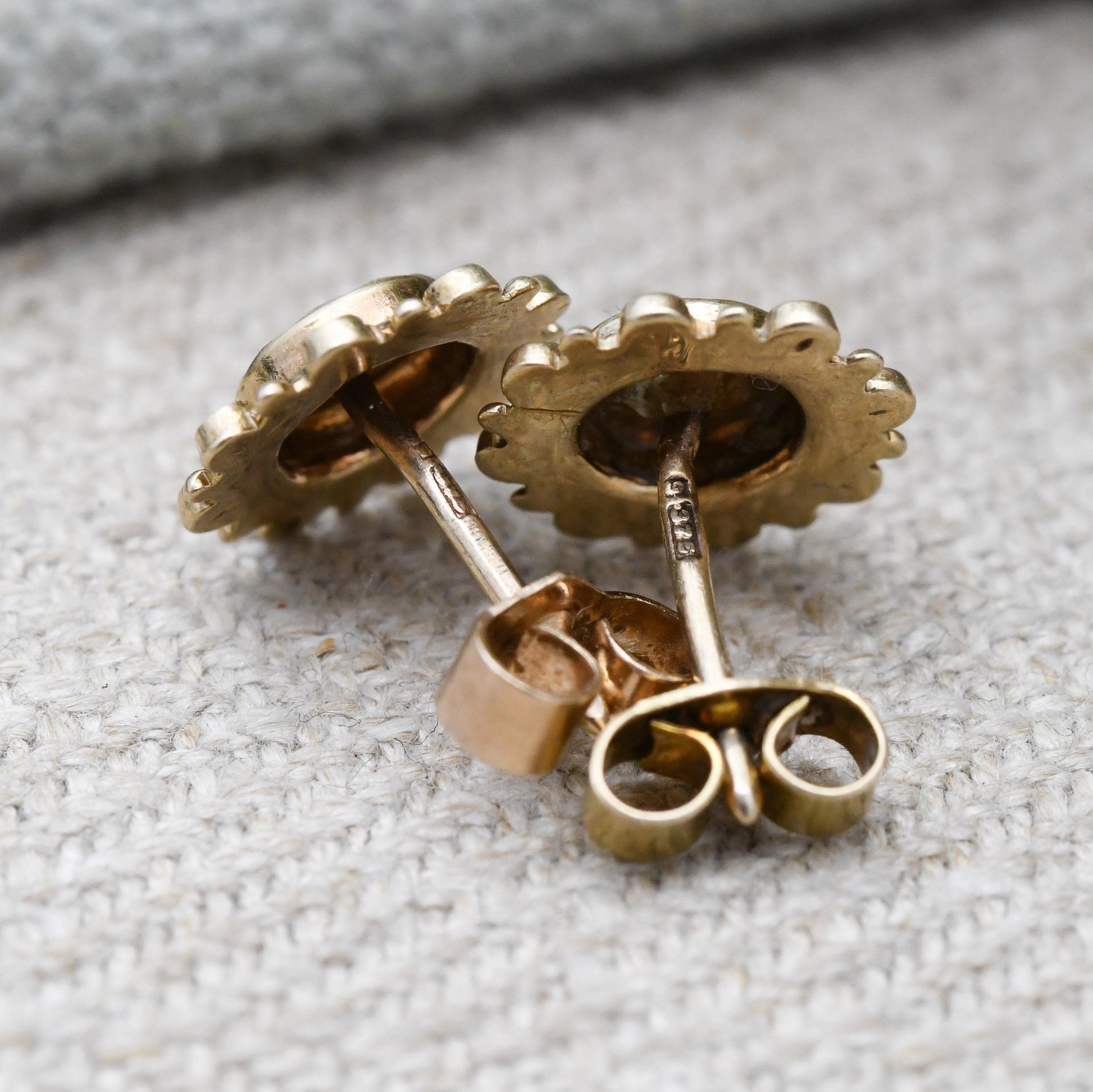 Vintage 9ct Gold Diamond Cut Geometric Circle Stud Earrings - Diamond Cut Minimal Yellow Gold Studs | Delicate Gold Jewellery Gift for Her