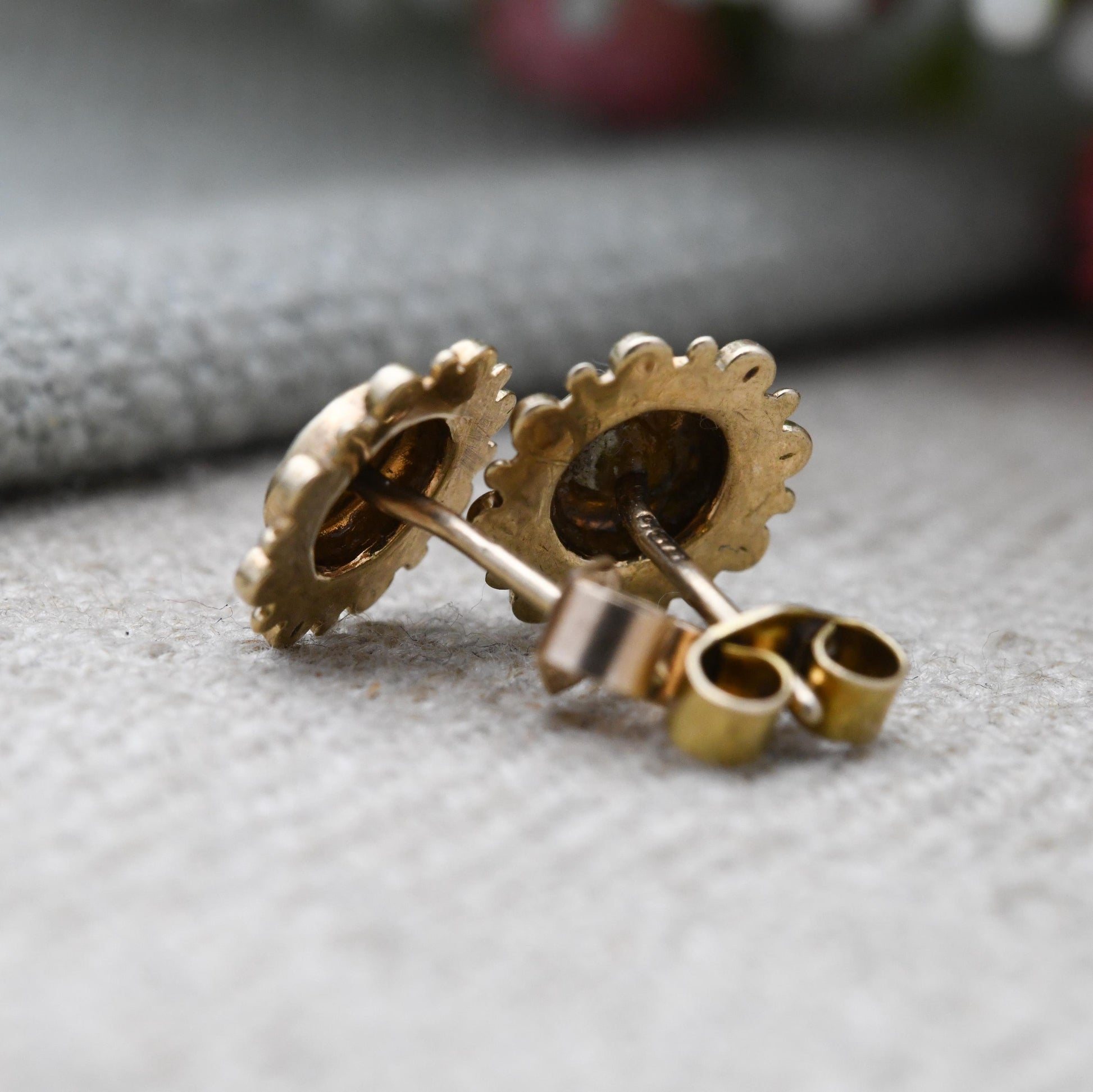 Vintage 9ct Gold Diamond Cut Geometric Circle Stud Earrings - Diamond Cut Minimal Yellow Gold Studs | Delicate Gold Jewellery Gift for Her