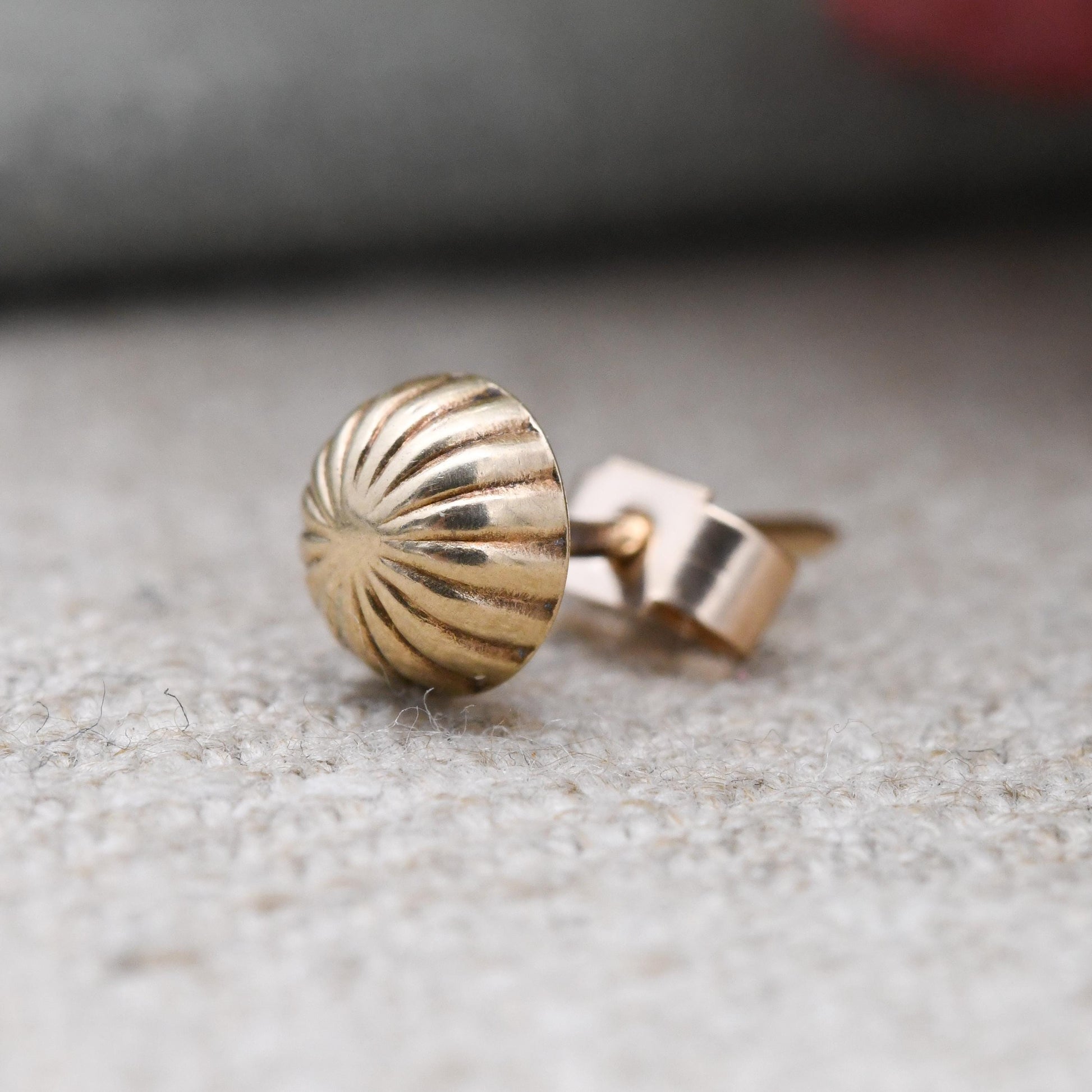 Single 9ct Gold Circle Stud Earring with Butterfly Back.