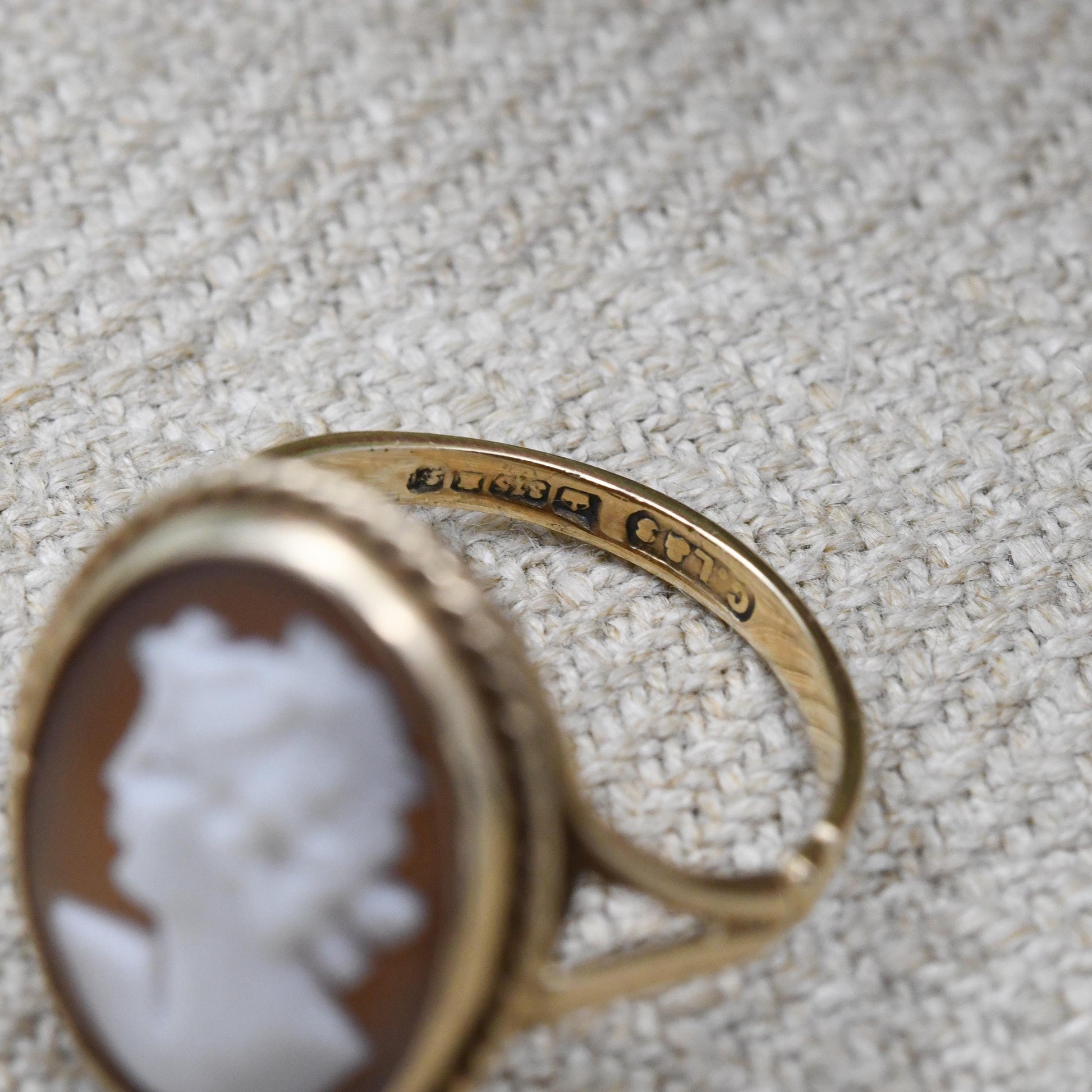 Vintage 9ct Gold Cameo Ring 1992 by Charles Lucas CL&S - Large Carved Shell Oval Portrait | UK Size - K | US Size - 5 1/2