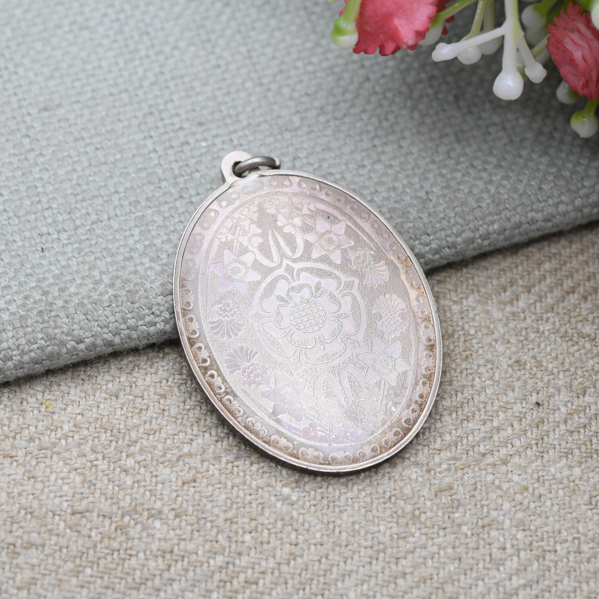 Vintage Sterling Silver Elizabeth II 1977 Silver Jubilee Medal Pendant - John Pinches Silver Collectable Memorabilia | Jubilee Royal Rose