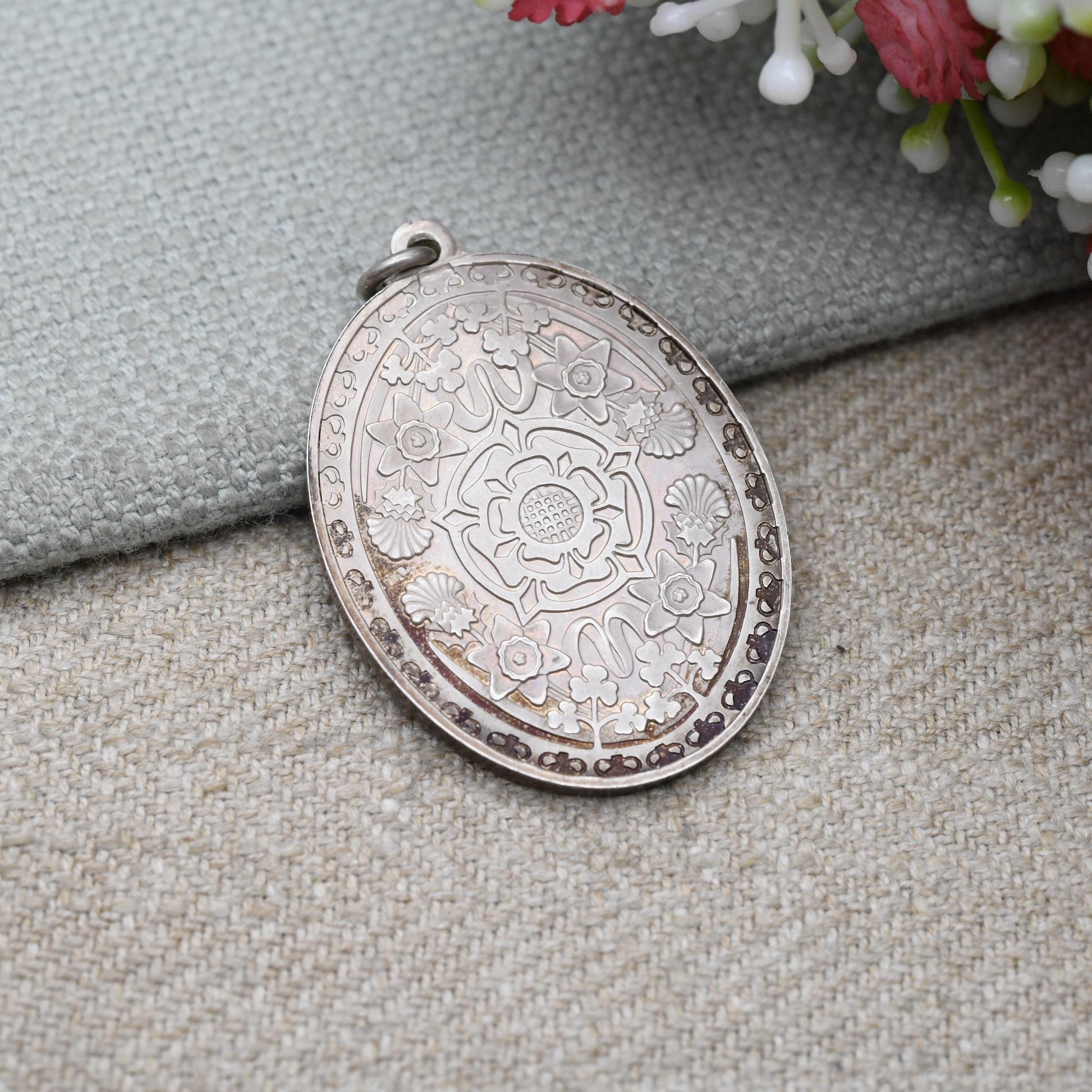 Vintage Sterling Silver Elizabeth II 1977 Silver Jubilee Medal Pendant - John Pinches Silver Collectable Memorabilia | Jubilee Royal Rose