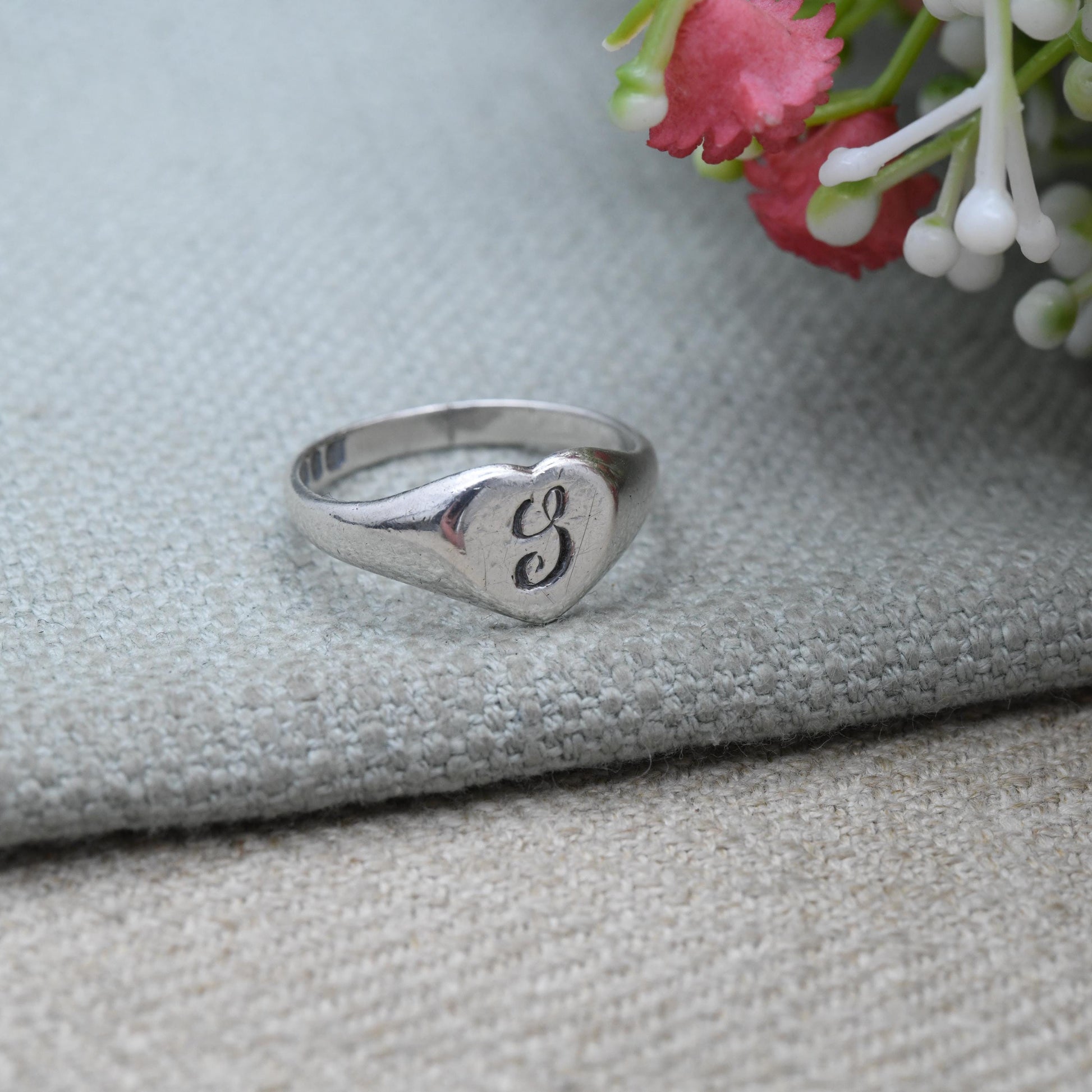 Vintage Sterling Silver Letter Y Love Heart Signet Ring 1978 - Mid-Century Romantic Jewellery Gift for Her | UK Size - M 1/2 US Size - 6 1/2