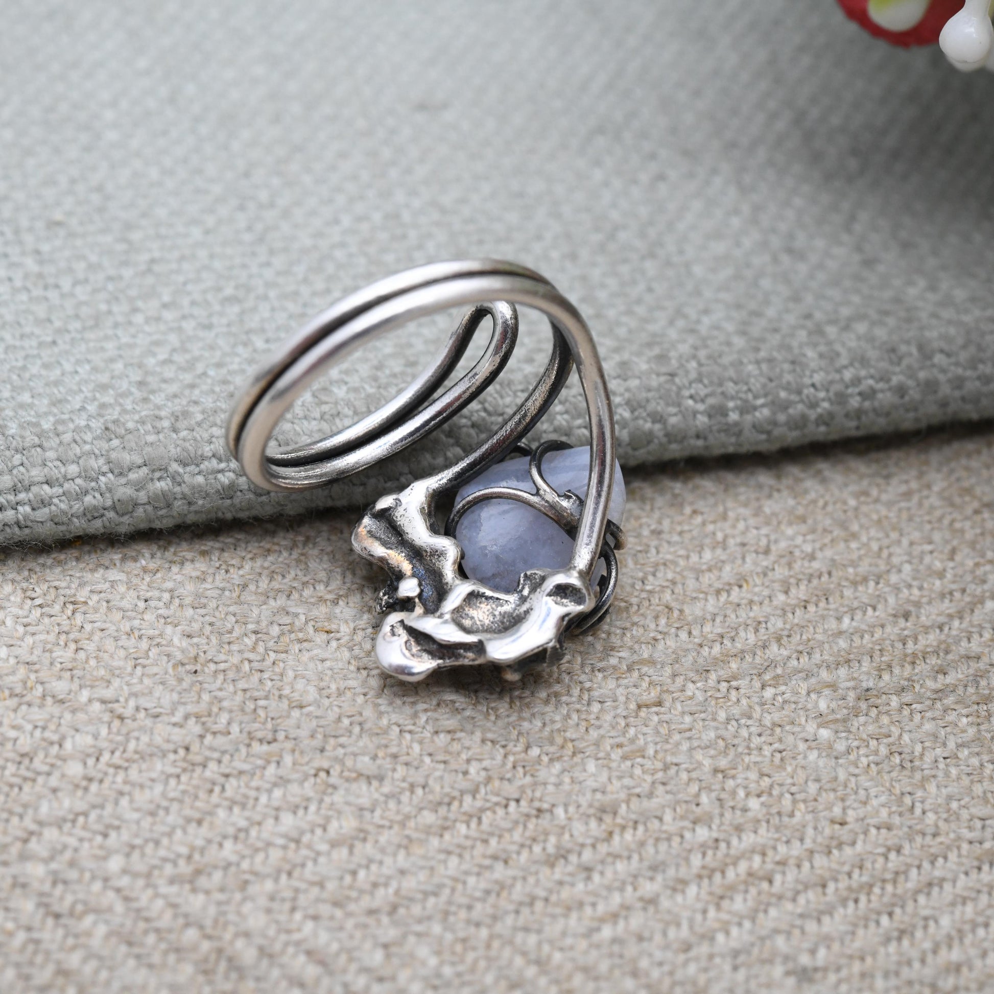 Vintage Silver Blue Lace Agate Figural Ring - Openwork Abstract Wavy Natural Design | Gift for Her | UK Size - L 1/2 | US Size - 5 3/4
