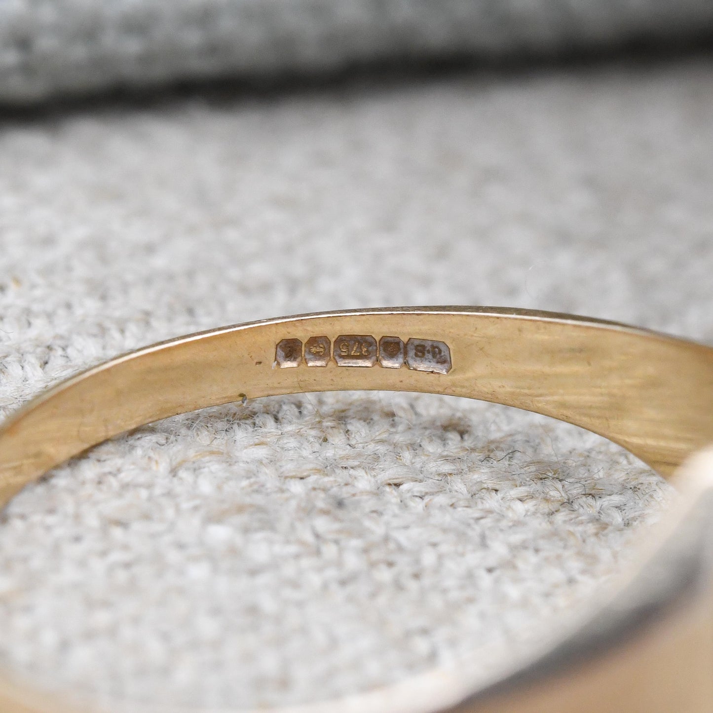 Vintage 9ct Gold Diamond Signet Ring 1985 - Solid Yellow Gold Starburst Textured Gift for Him Ring Men | UK Size - V 1/2 US | Size - 10 3/4