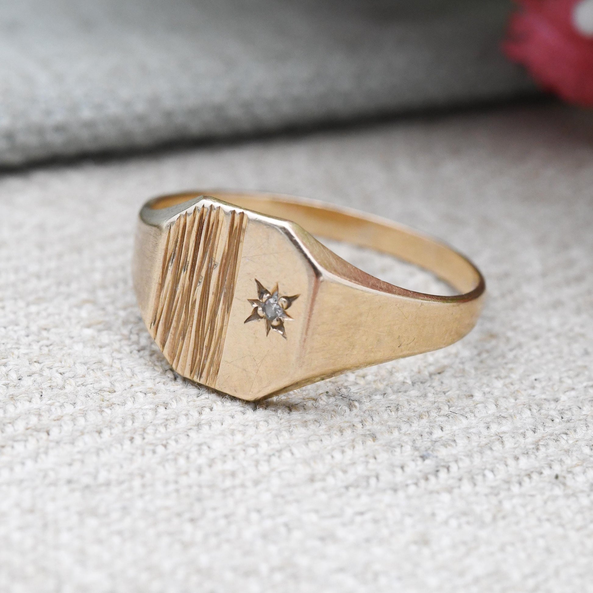Vintage 9ct Gold Diamond Signet Ring 1985 - Solid Yellow Gold Starburst Textured Gift for Him Ring Men | UK Size - V 1/2 US | Size - 10 3/4