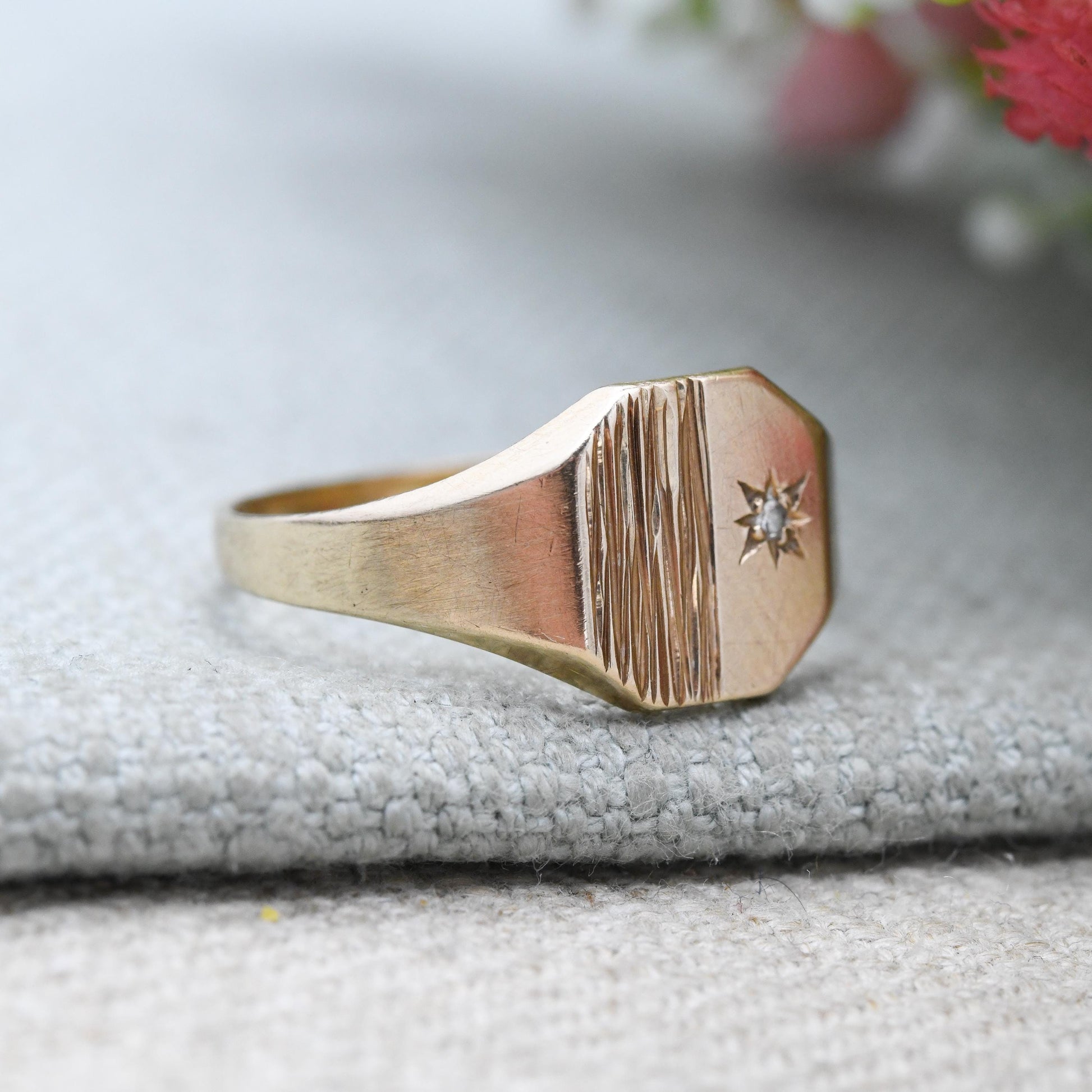 Vintage 9ct Gold Diamond Signet Ring 1985 - Solid Yellow Gold Starburst Textured Gift for Him Ring Men | UK Size - V 1/2 US | Size - 10 3/4