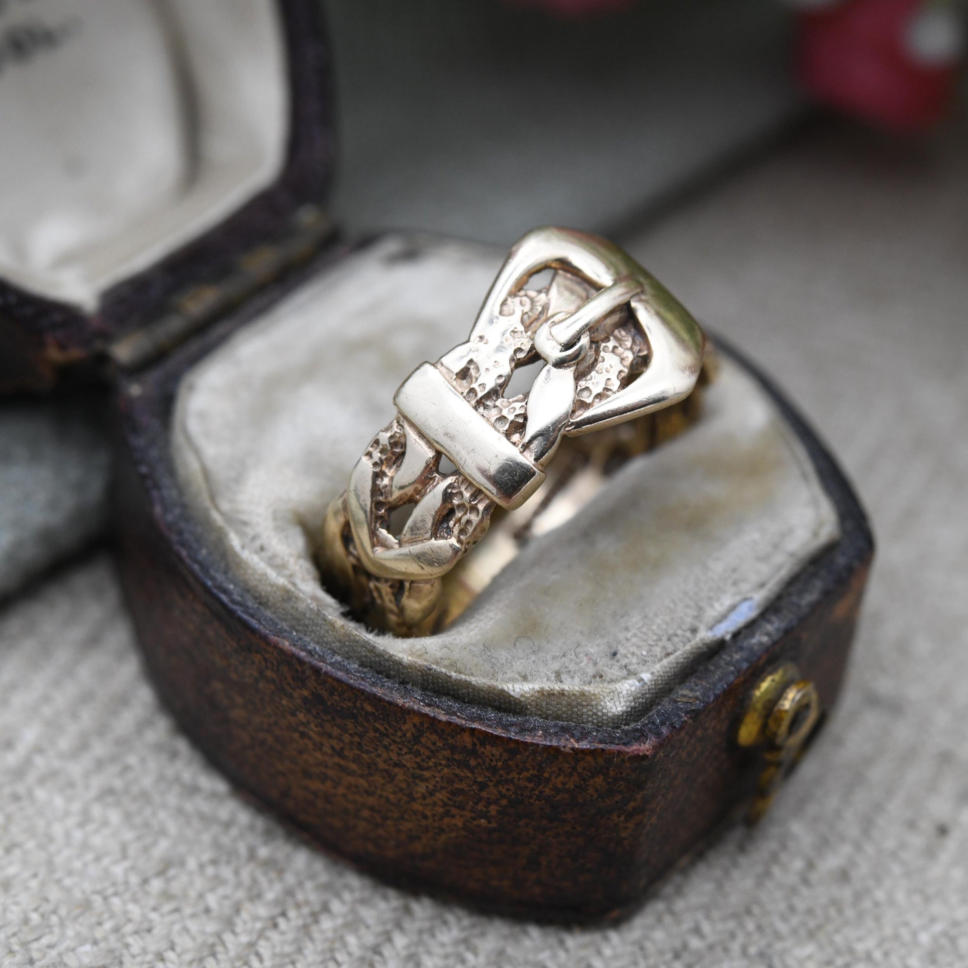 Vintage 9ct Gold Buckle Ring 1988 - Openwork Belt Buckle Textured Unisex Gold Band Gift | UK Size - P | US Size - 7 3/4