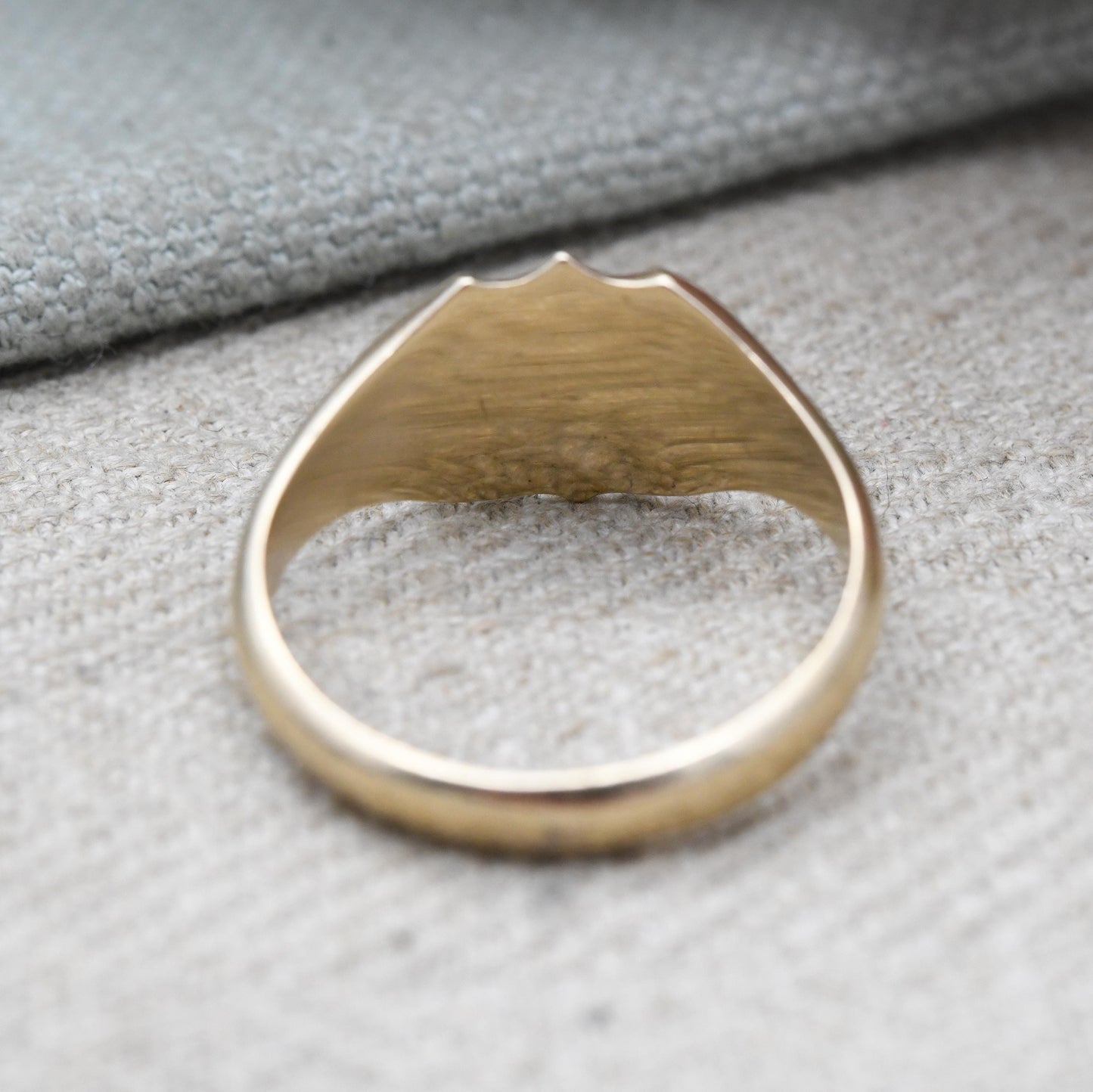 Vintage 9ct Gold Signet Ring 1959 - Shield Shaped Signet | Mid-Century Scrolling Shoulders | Gift for Him | UK Size - W 1/2 US Size - 11 1/4