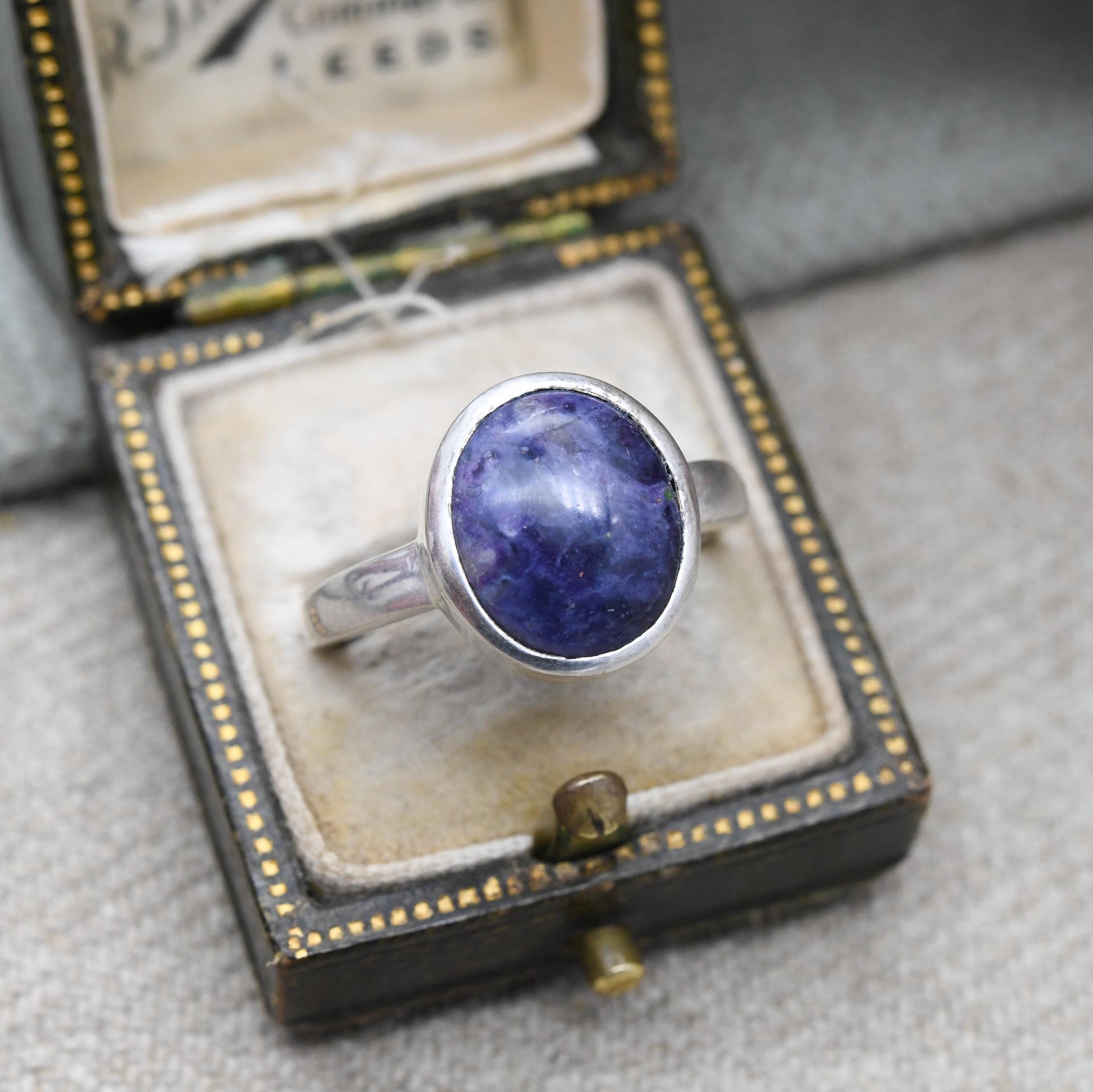 Vintage Sterling Silver Purple Stone Signet Ring - Cabochon Large Purple Stone | UK Size - N | US Size - 6 1/2