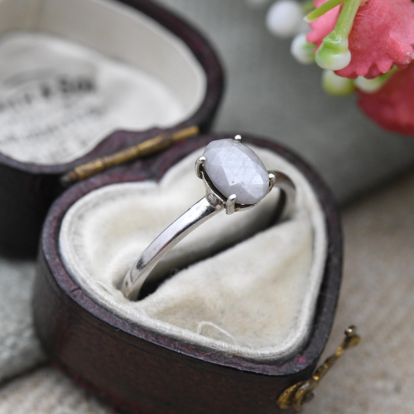 Vintage Sterling Silver Faceted Solitaire Ring - Oval Chatoyant Grey Stone Ring | UK Size - N 1/2 | US Size - 6 3/4