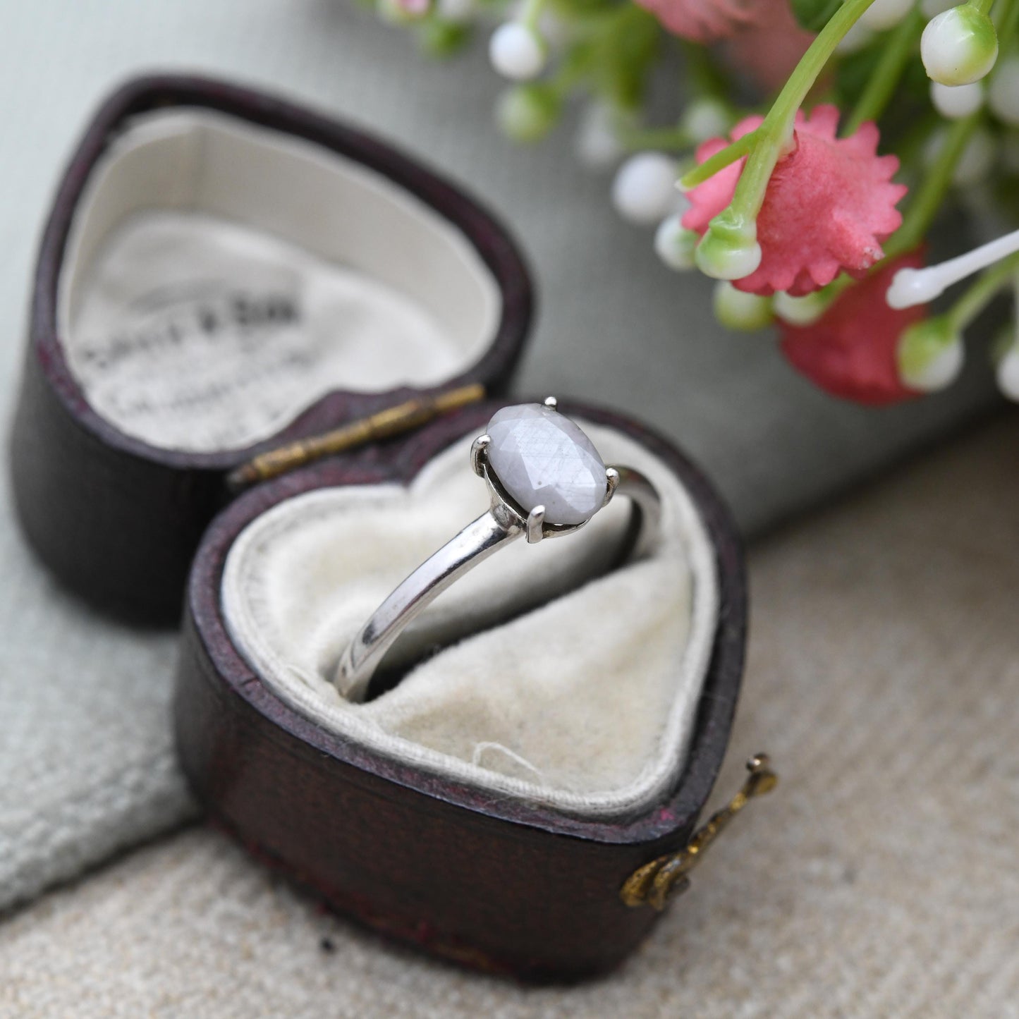 Vintage Sterling Silver Faceted Solitaire Ring - Oval Chatoyant Grey Stone Ring | UK Size - N 1/2 | US Size - 6 3/4