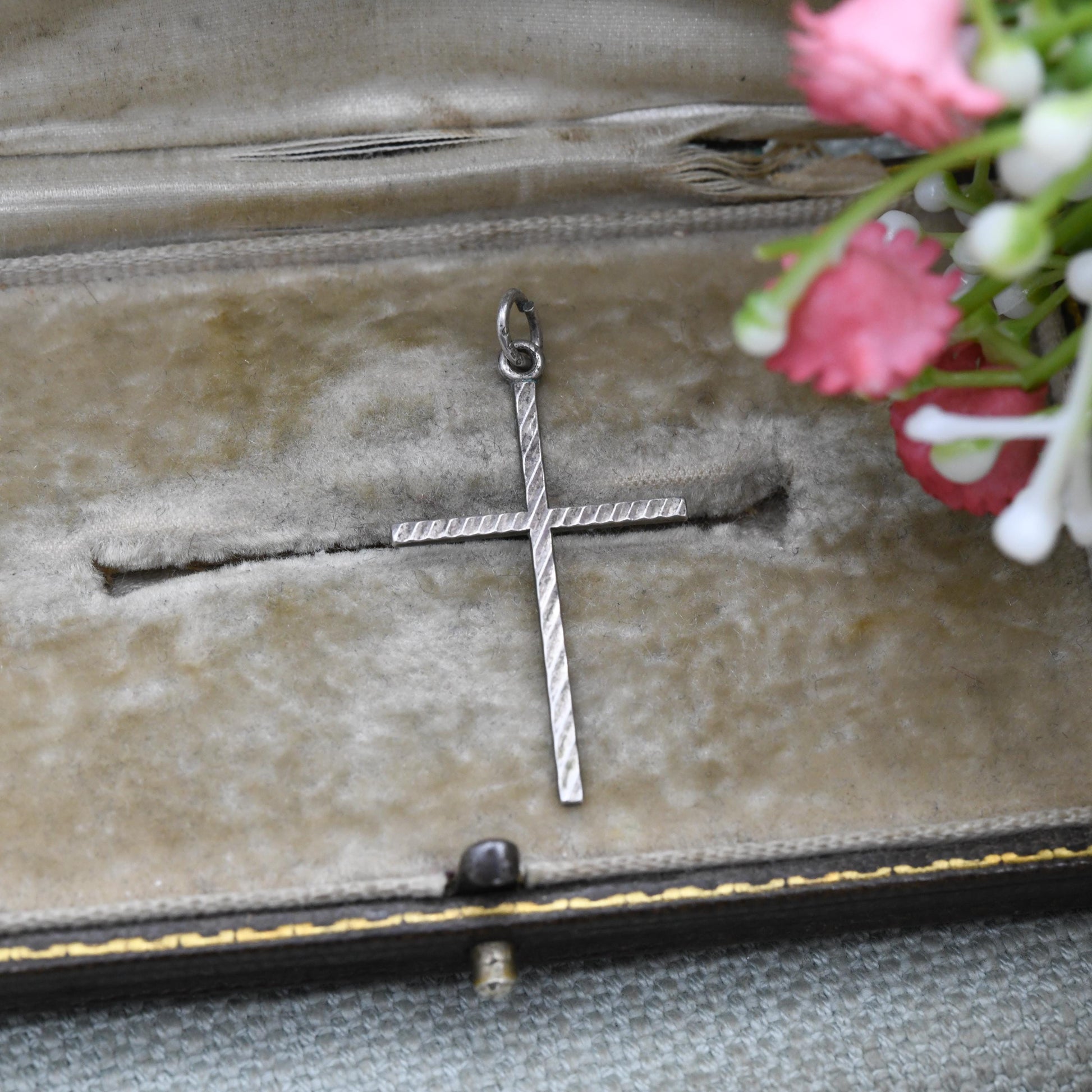 Vintage Sterling Silver Ridged Cross Pendant - Religious Gift for Christian Necklace