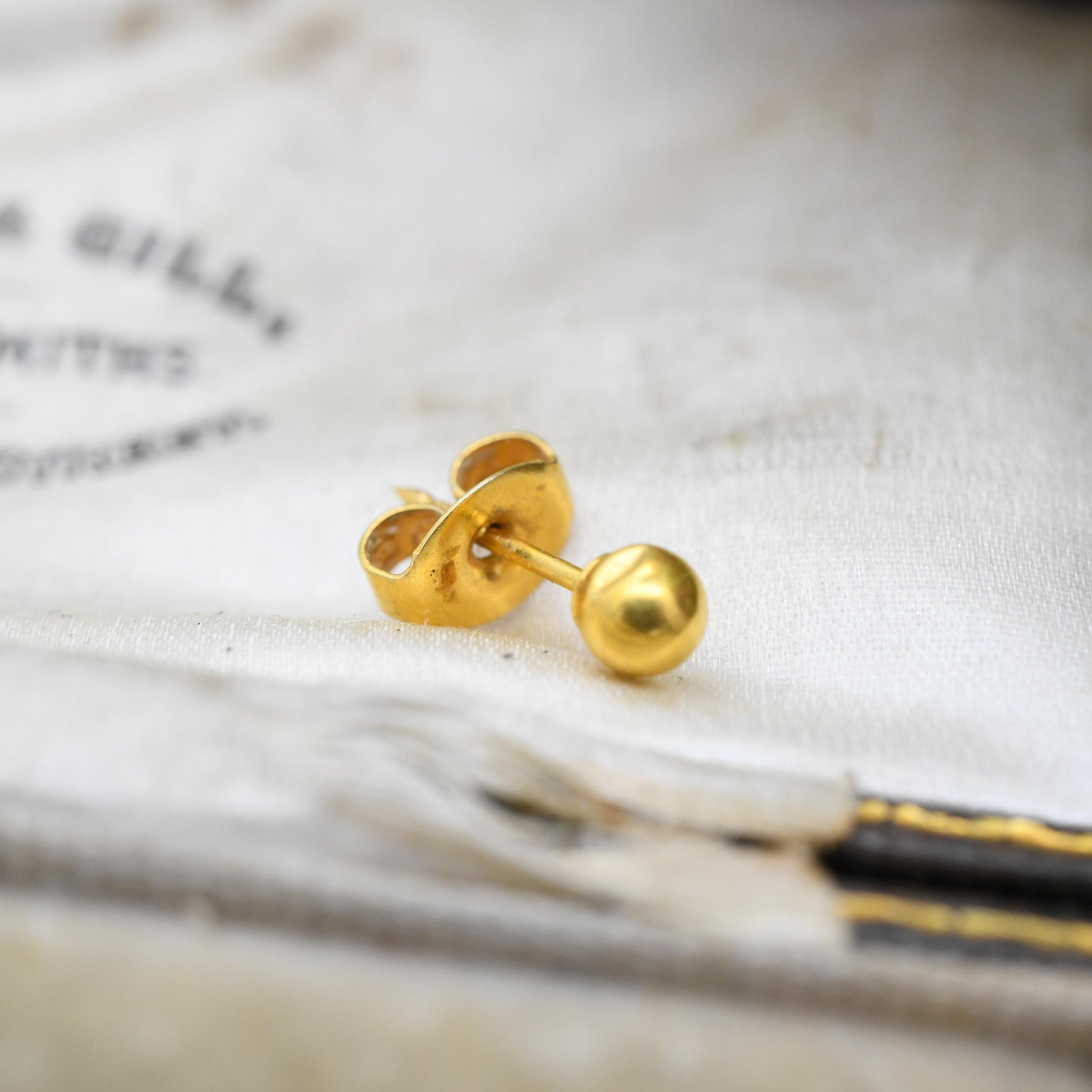 Vintage Single 9ct Yellow Gold Ball Stud Earring with Butterfly Back