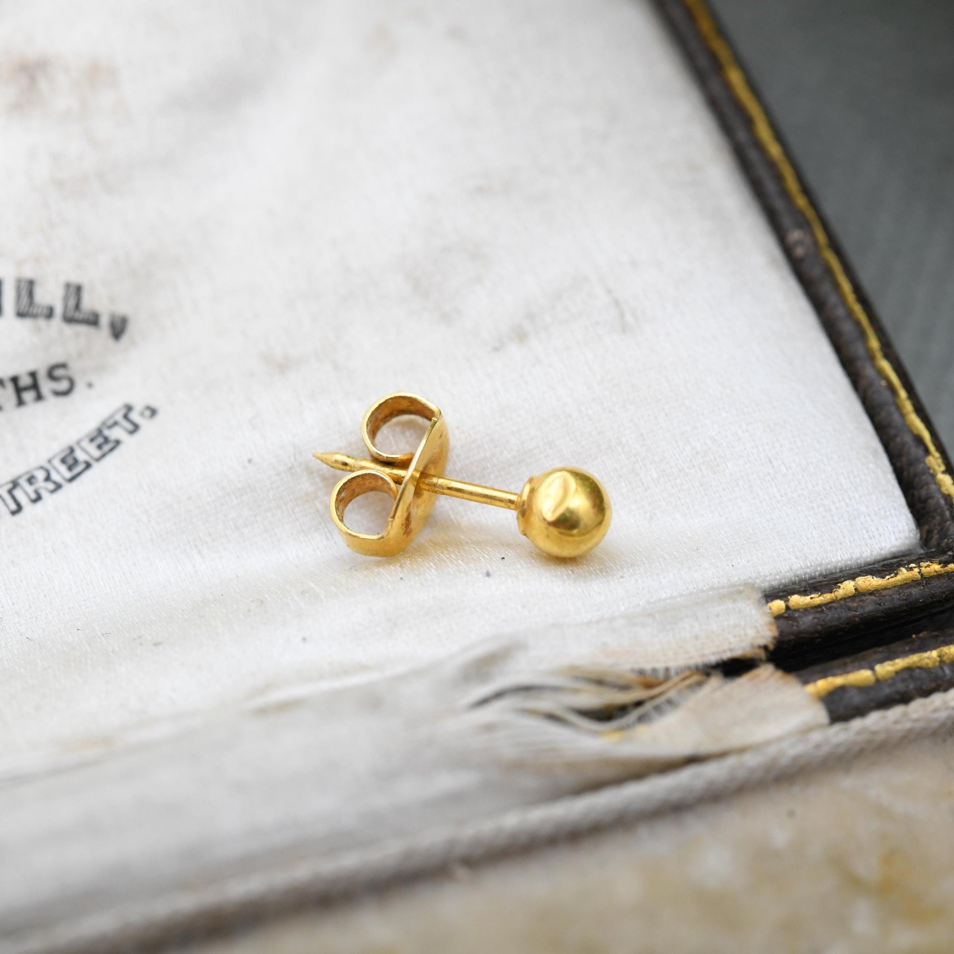 Vintage Single 9ct Yellow Gold Ball Stud Earring with Butterfly Back