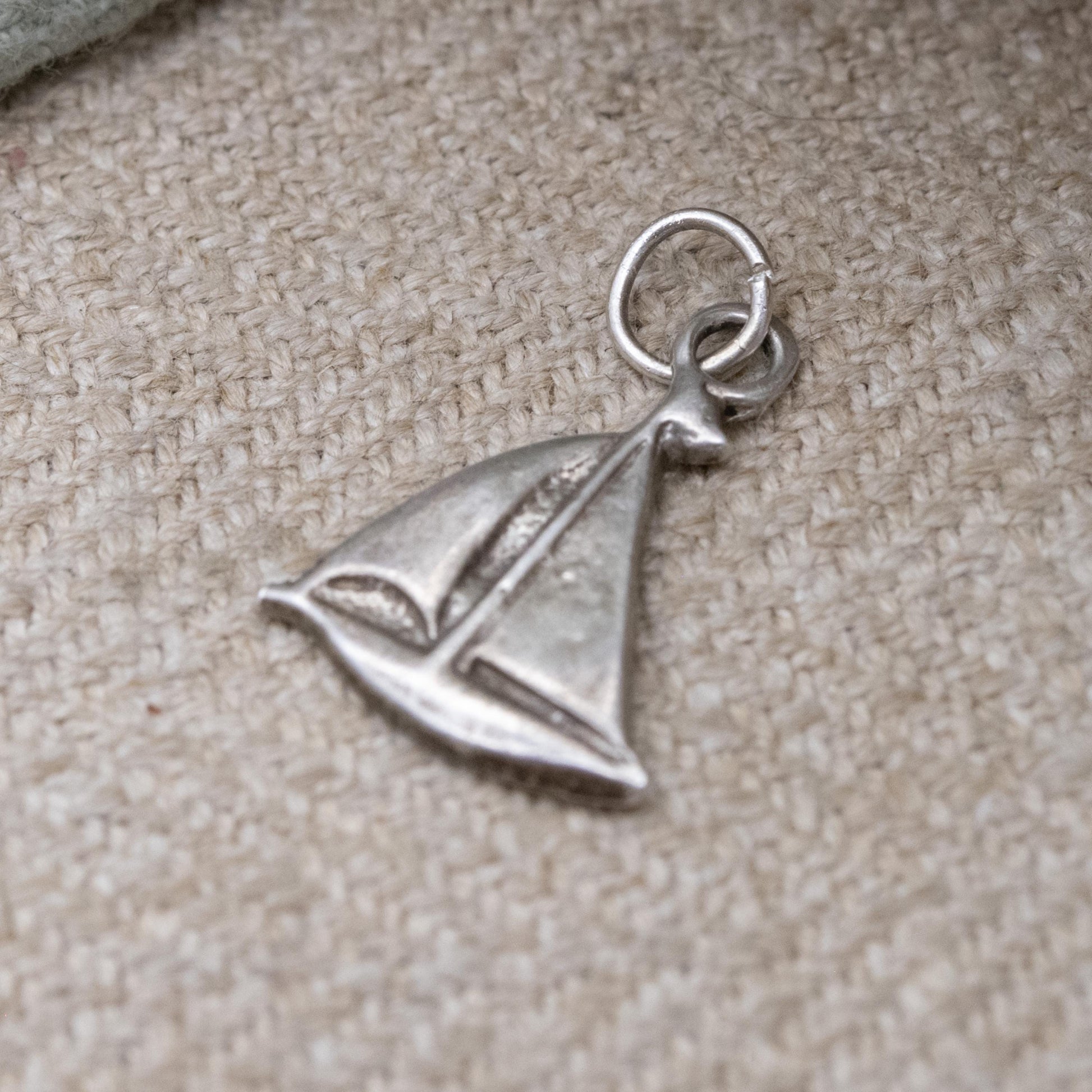 Vintage Silver Sailing Boat Charm Pendant - Cute Little Yacht | Ship | Gift for Charm Bracelet