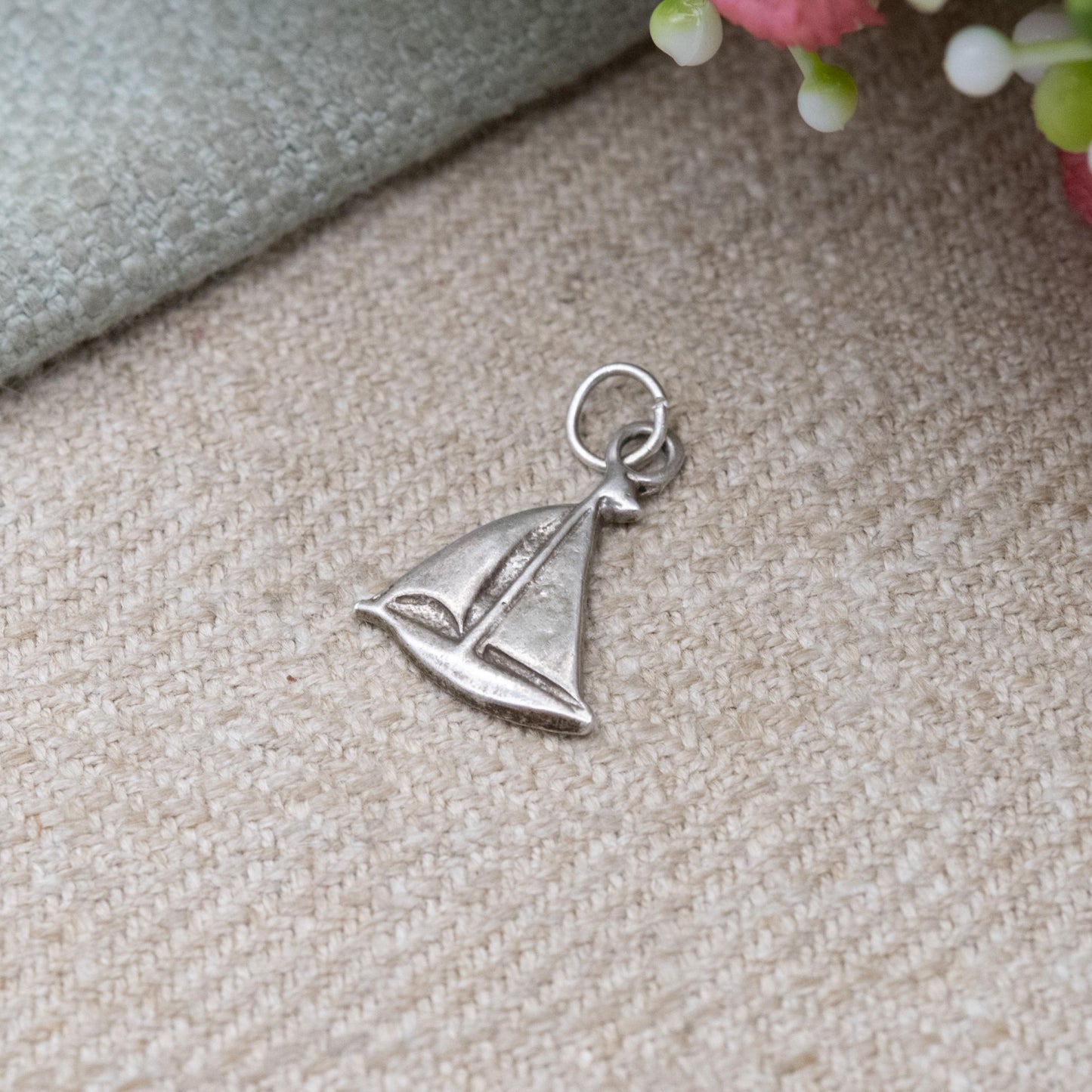 Vintage Silver Sailing Boat Charm Pendant - Cute Little Yacht | Ship | Gift for Charm Bracelet