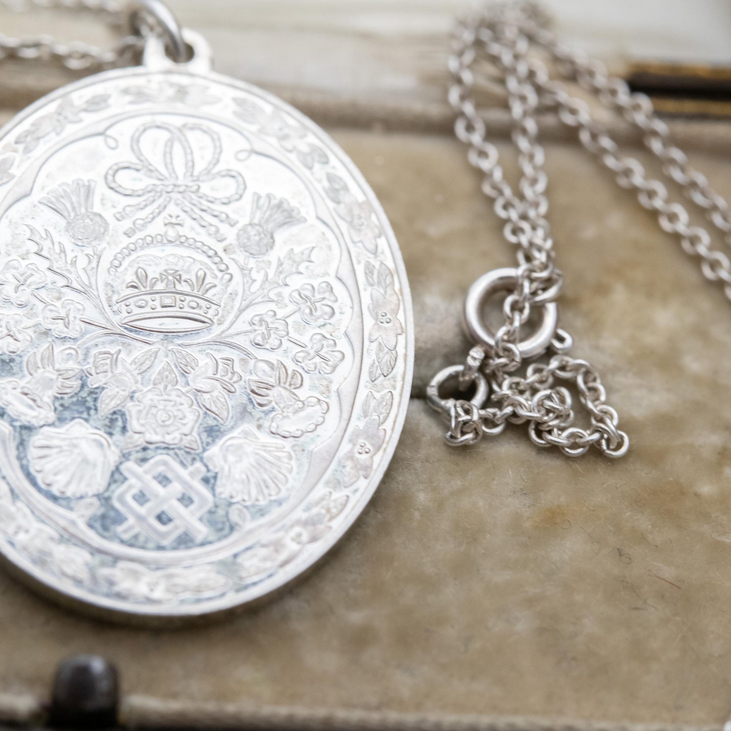 Vintage Sterling Silver Prince Charles & Lady Diana 1981 Medal Pendant - Franklin Mint Collectable Memorabilia | Wedding Commemorative