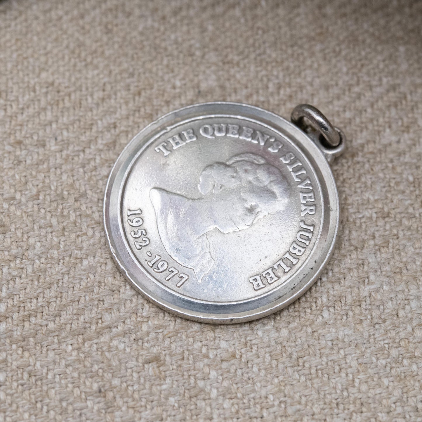 Vintage Sterling Silver Elizabeth II 1977 Silver Jubilee Pendant - 1952 - 1977 Collectable Memorabilia | Jubilee