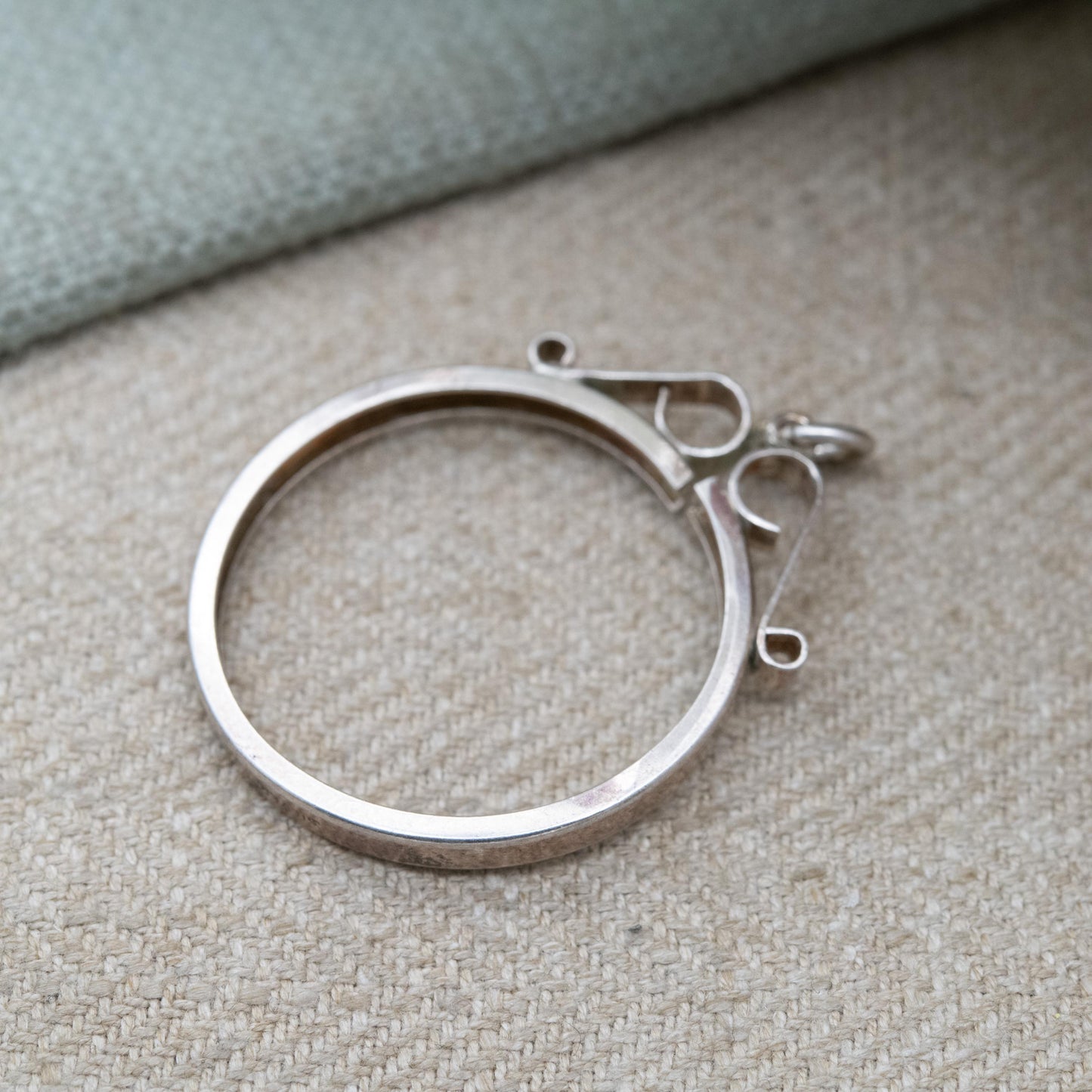 Vintage Sterling Silver Coin Mount Pendant 1970s – For Half Crown | Bold Setting | Retro Statement Jewellery | Ornate